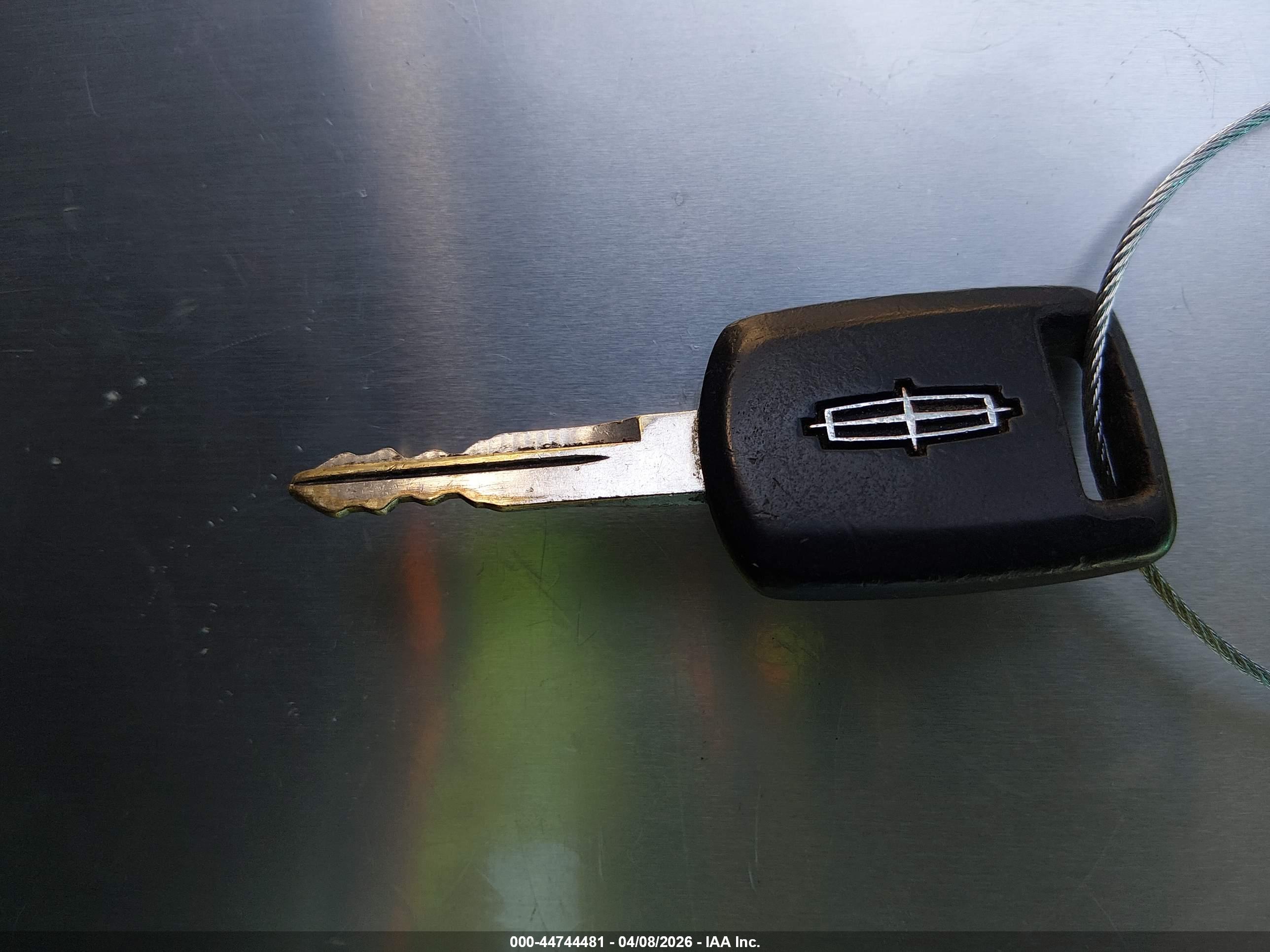 LINCOLN TOWN image 11