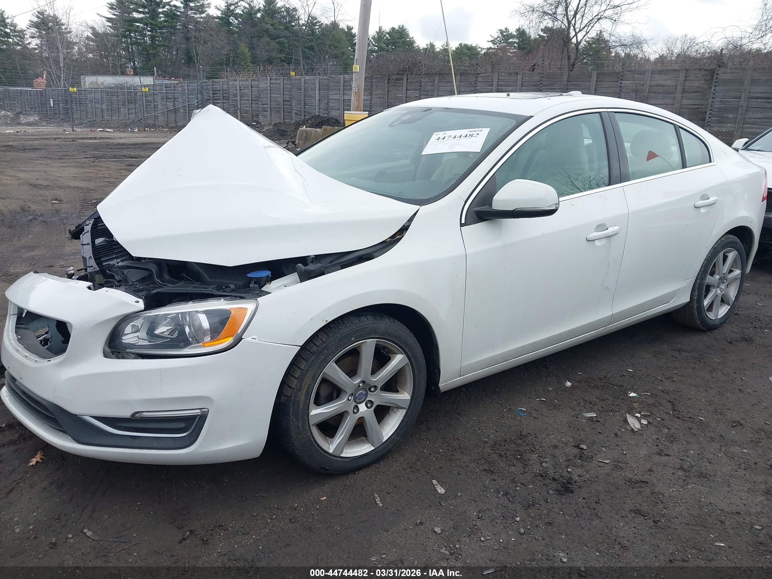 VOLVO S60 image 2
