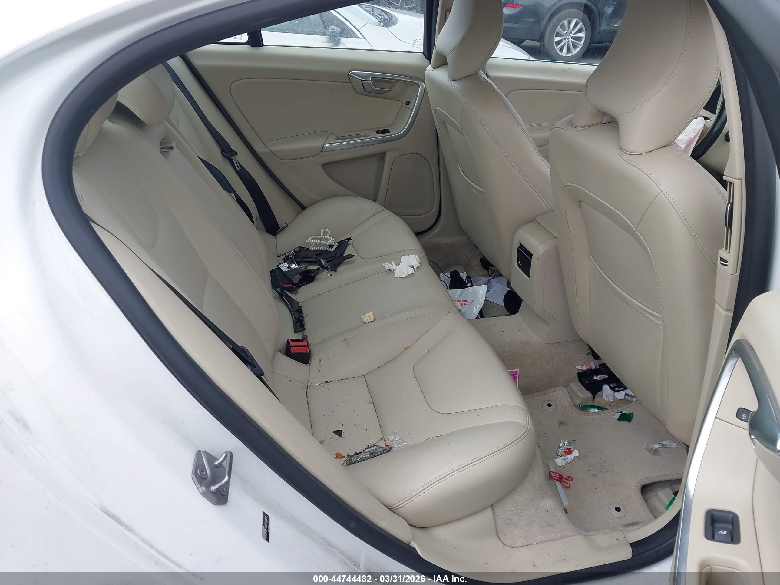 VOLVO S60 image 8