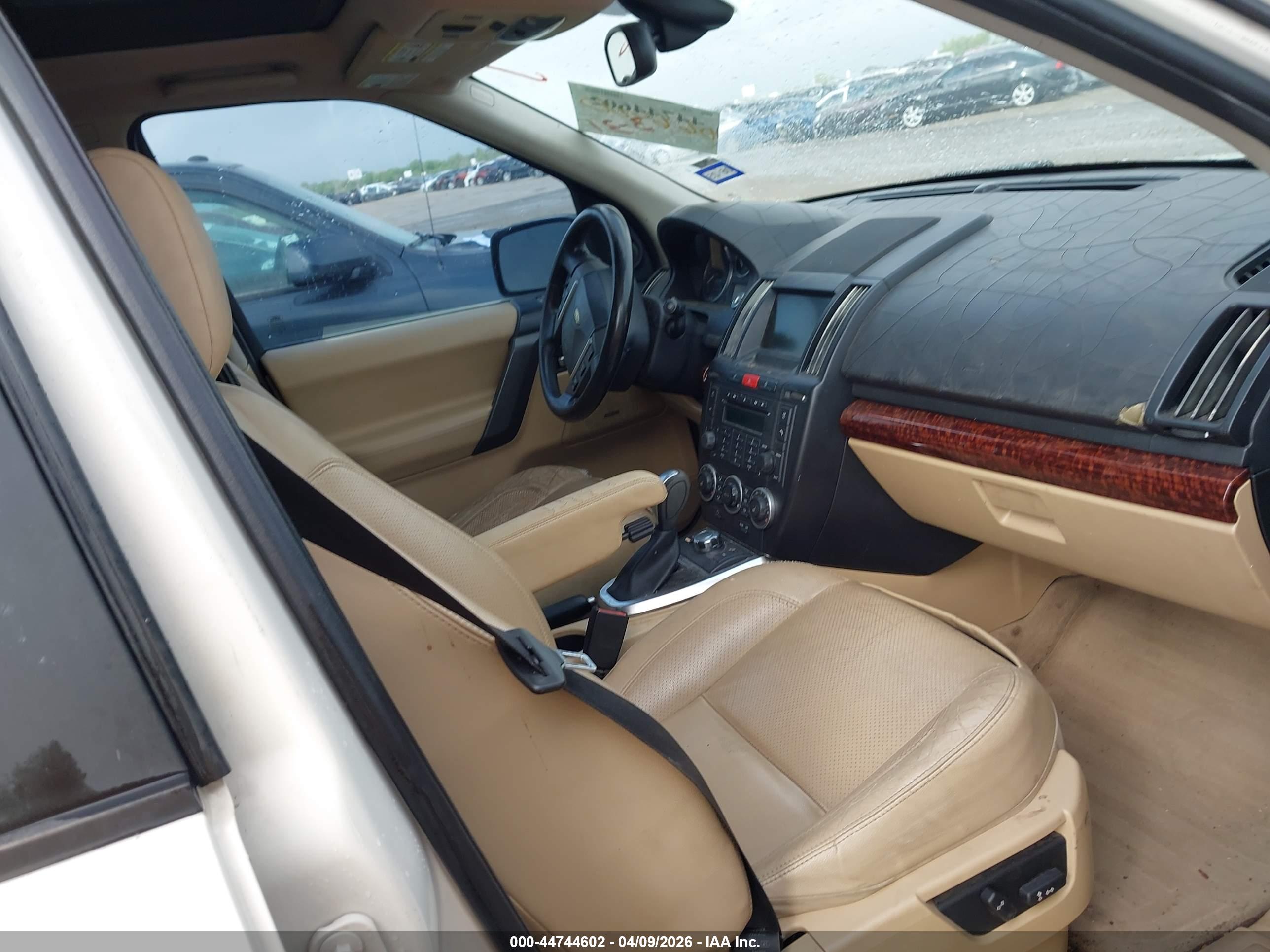 LAND ROVER image 5