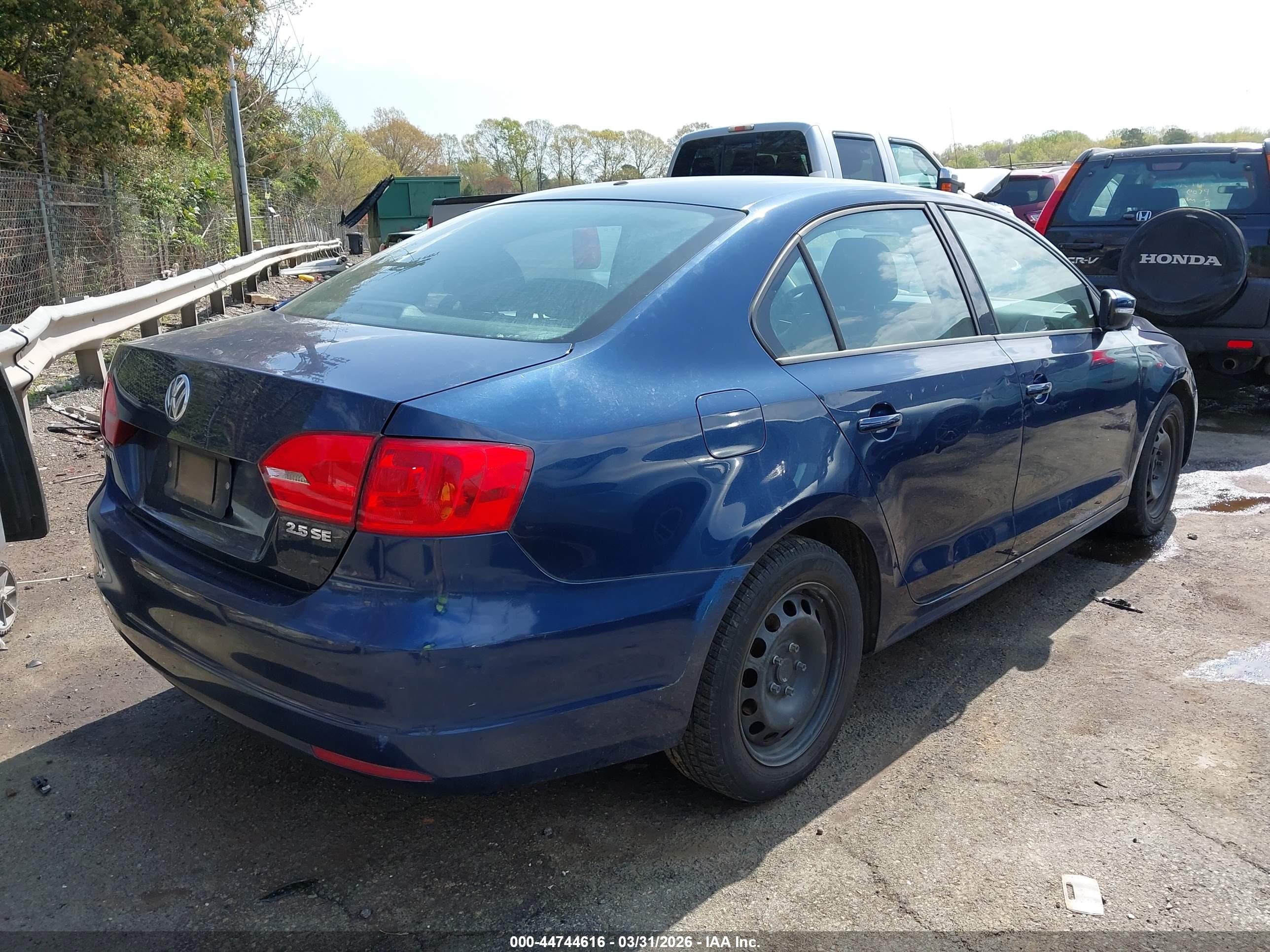 VOLKSWAGEN JETTA image 6