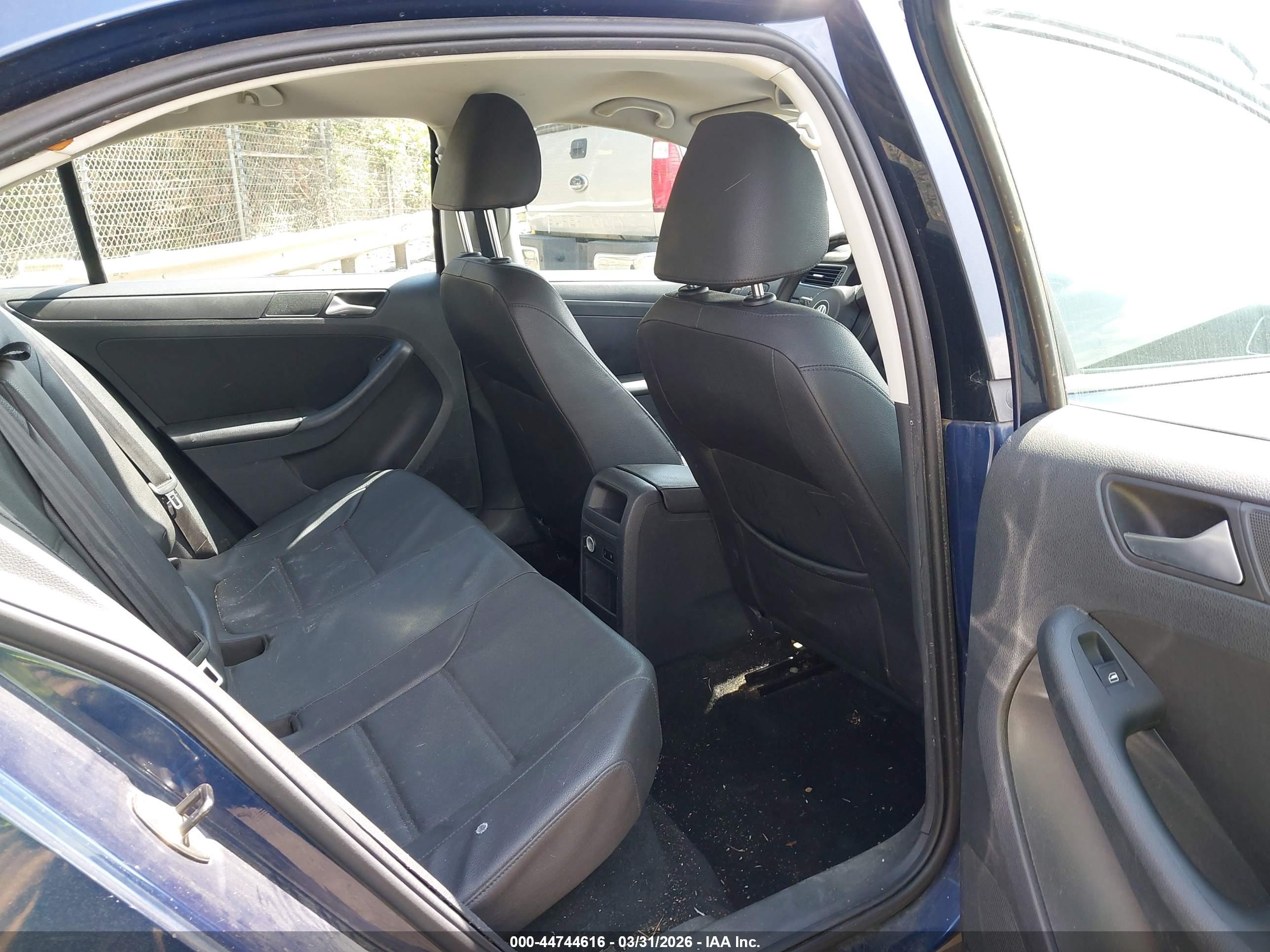 VOLKSWAGEN JETTA image 8