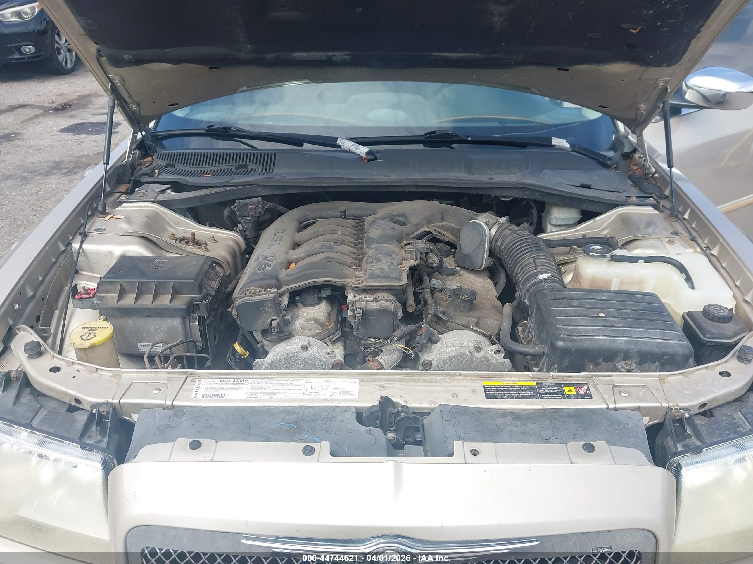 CHRYSLER 300 image 10