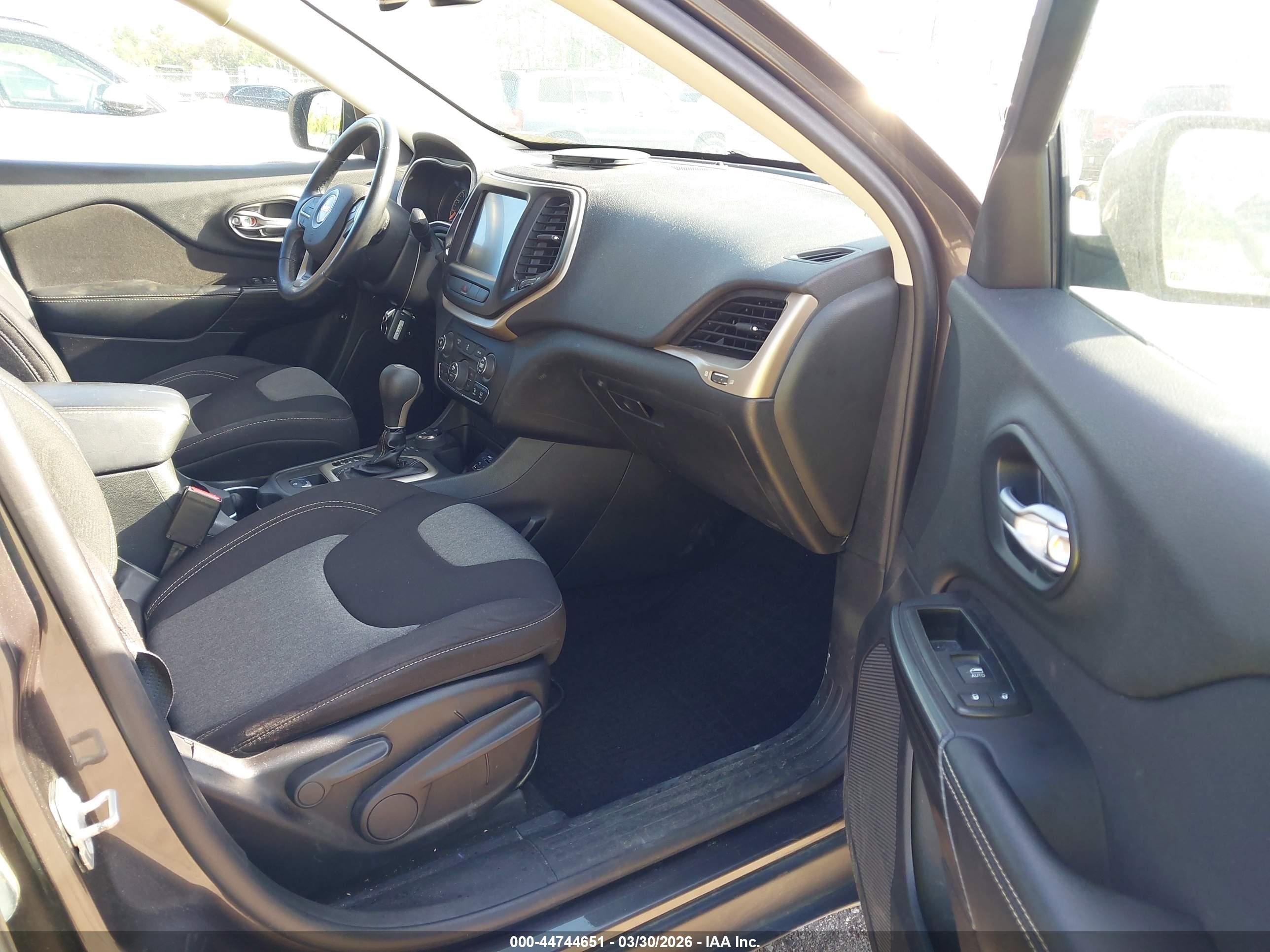 JEEP CHEROKEE image 5