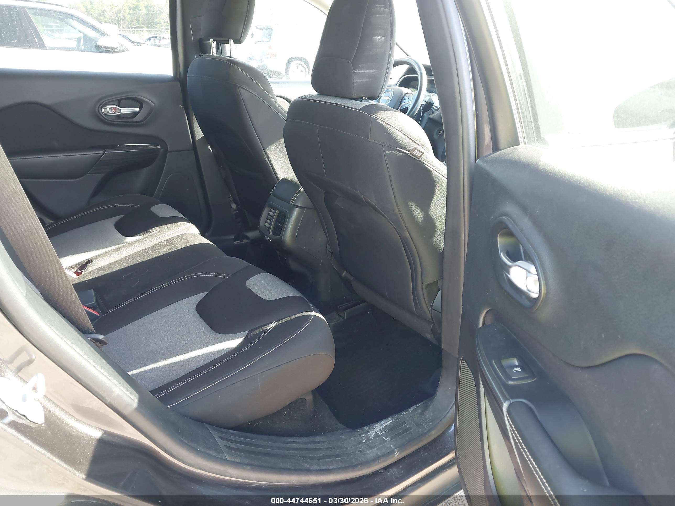 JEEP CHEROKEE image 8