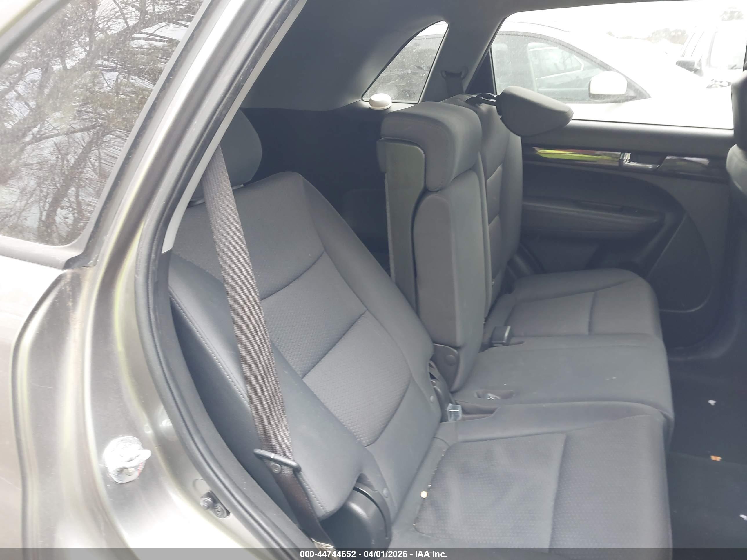 KIA SORENTO image 8