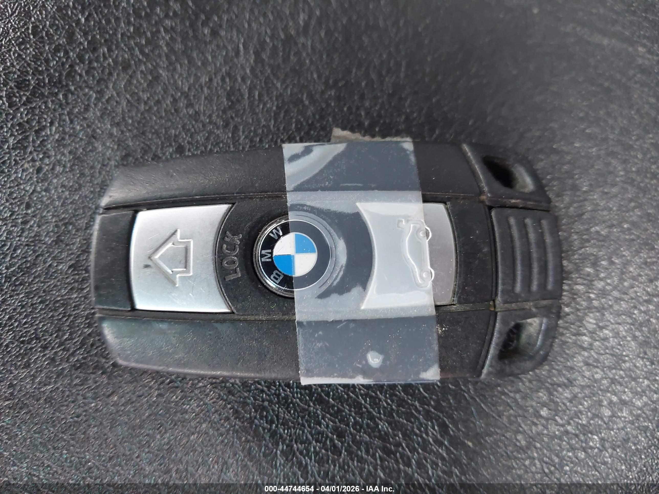 BMW 528XI image 11