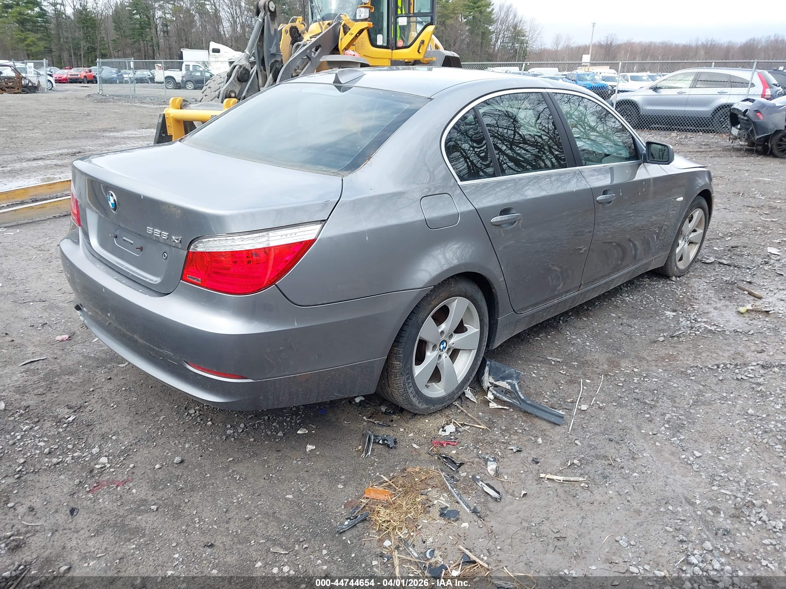 BMW 528XI image 4