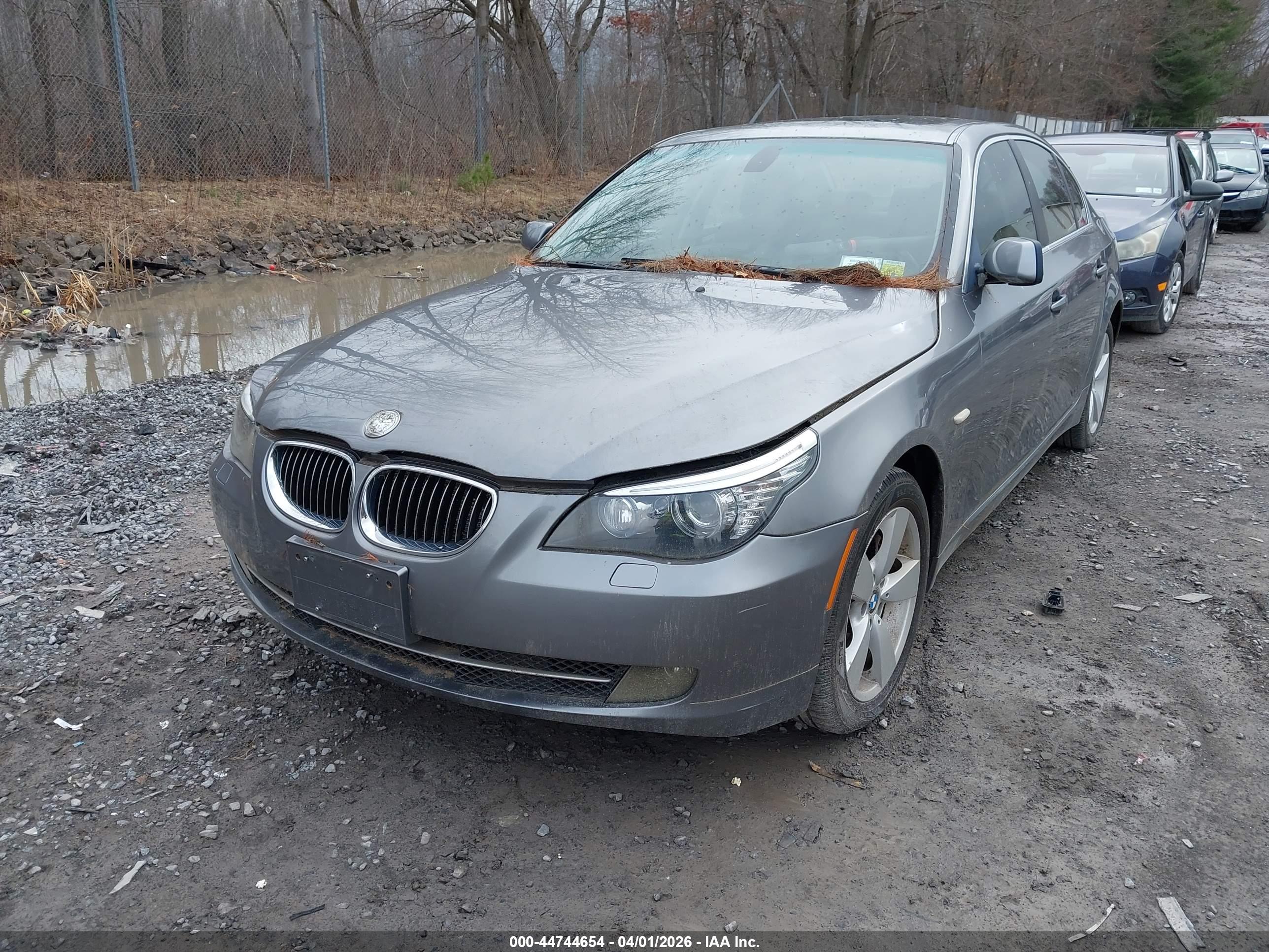 BMW 528XI image 6