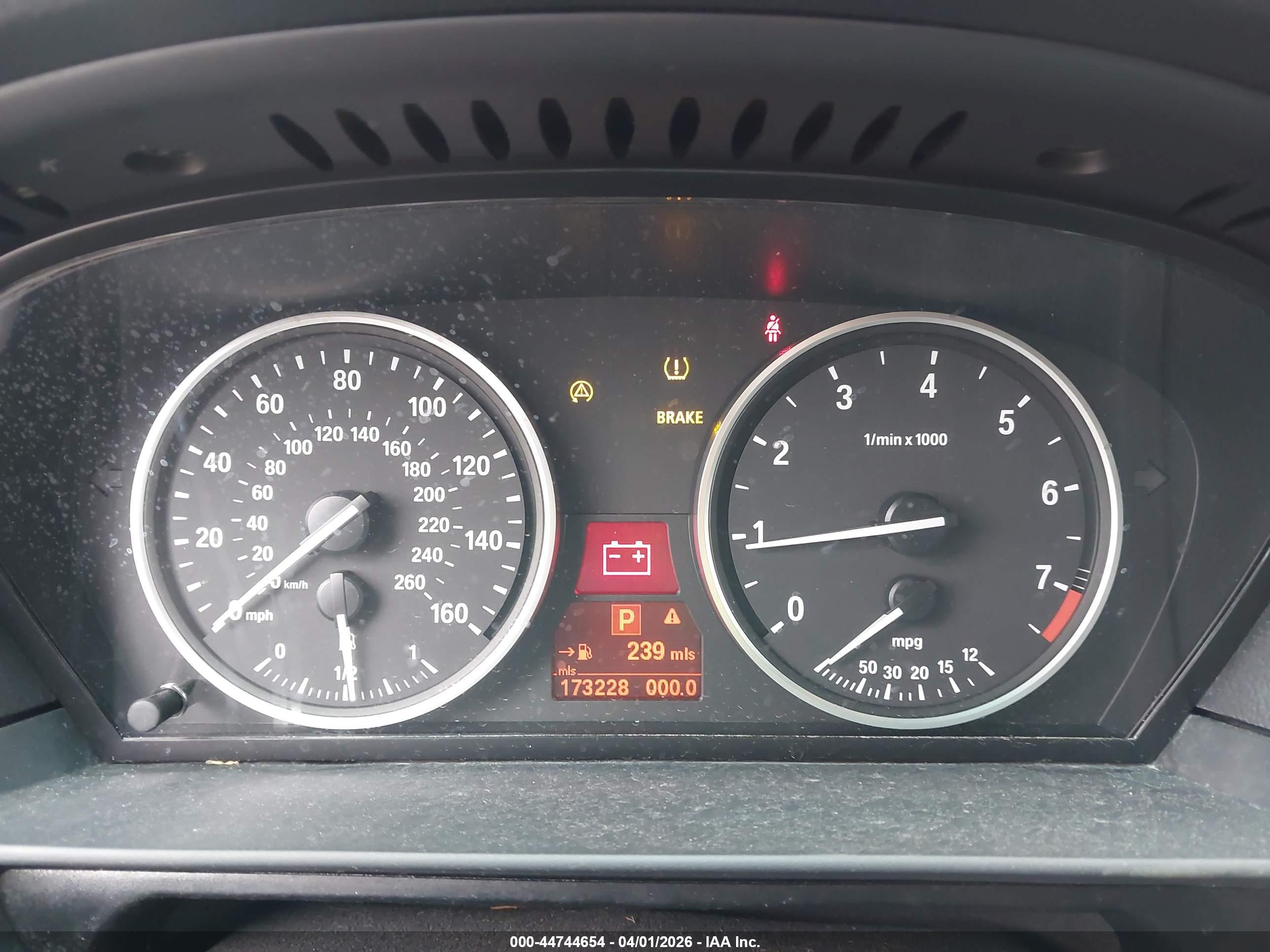 BMW 528XI image 7