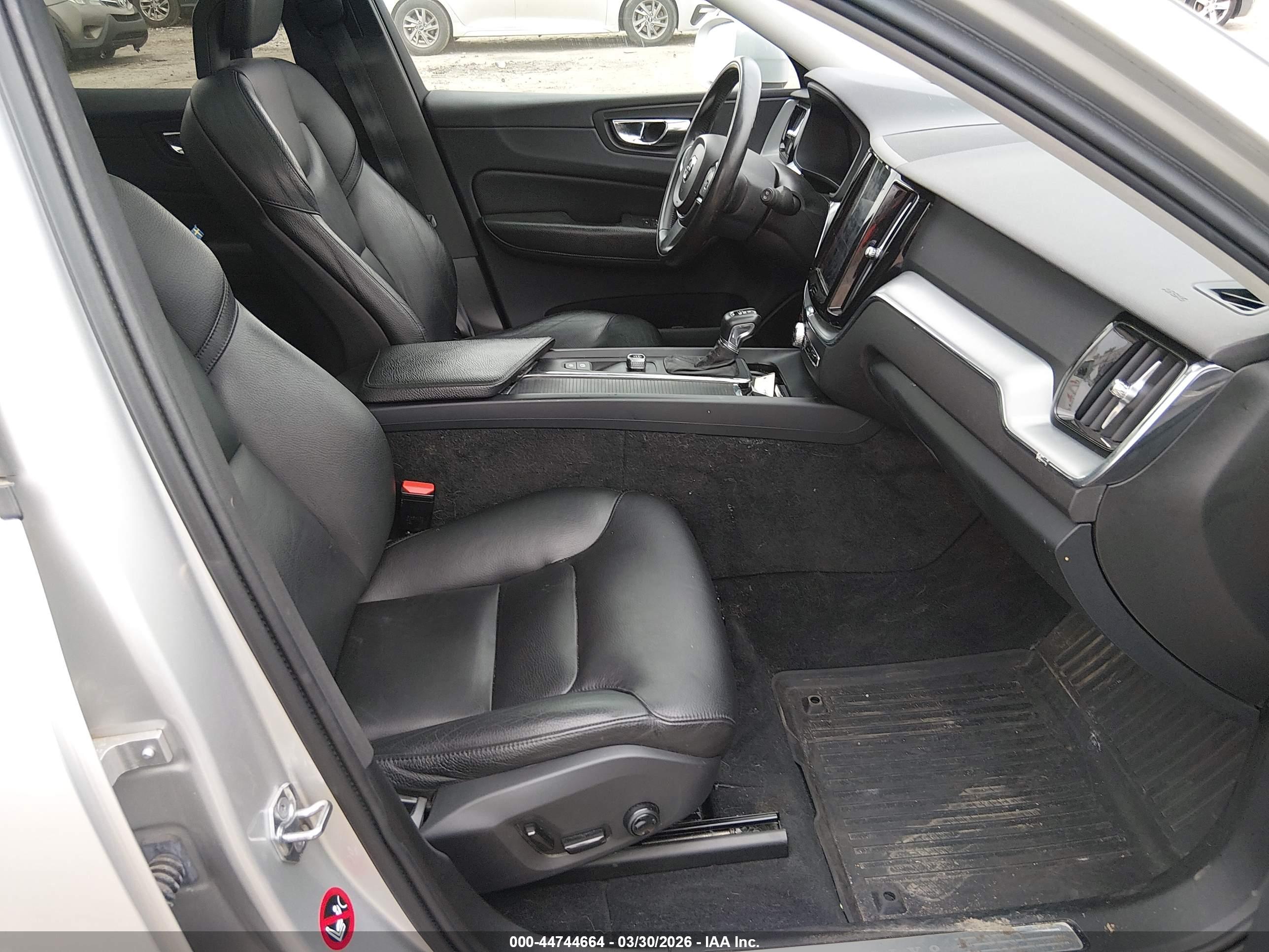 VOLVO XC60 image 5
