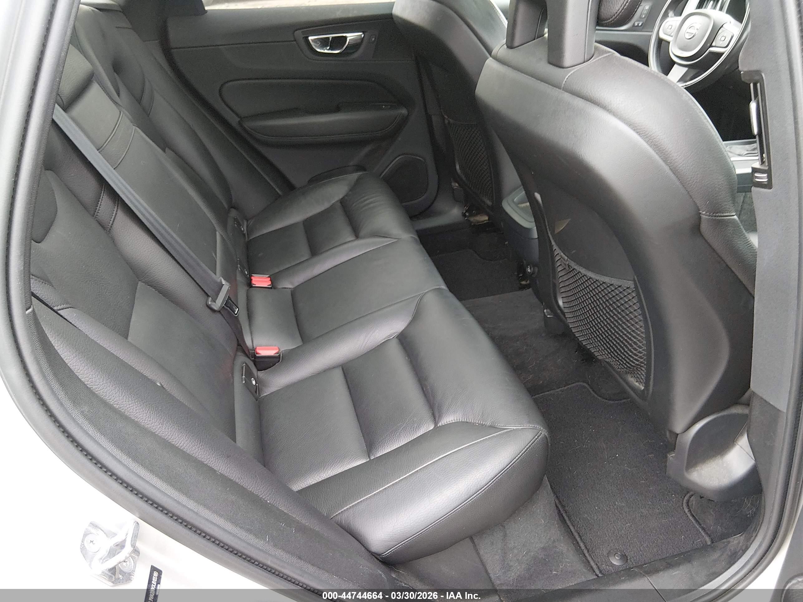 VOLVO XC60 image 8