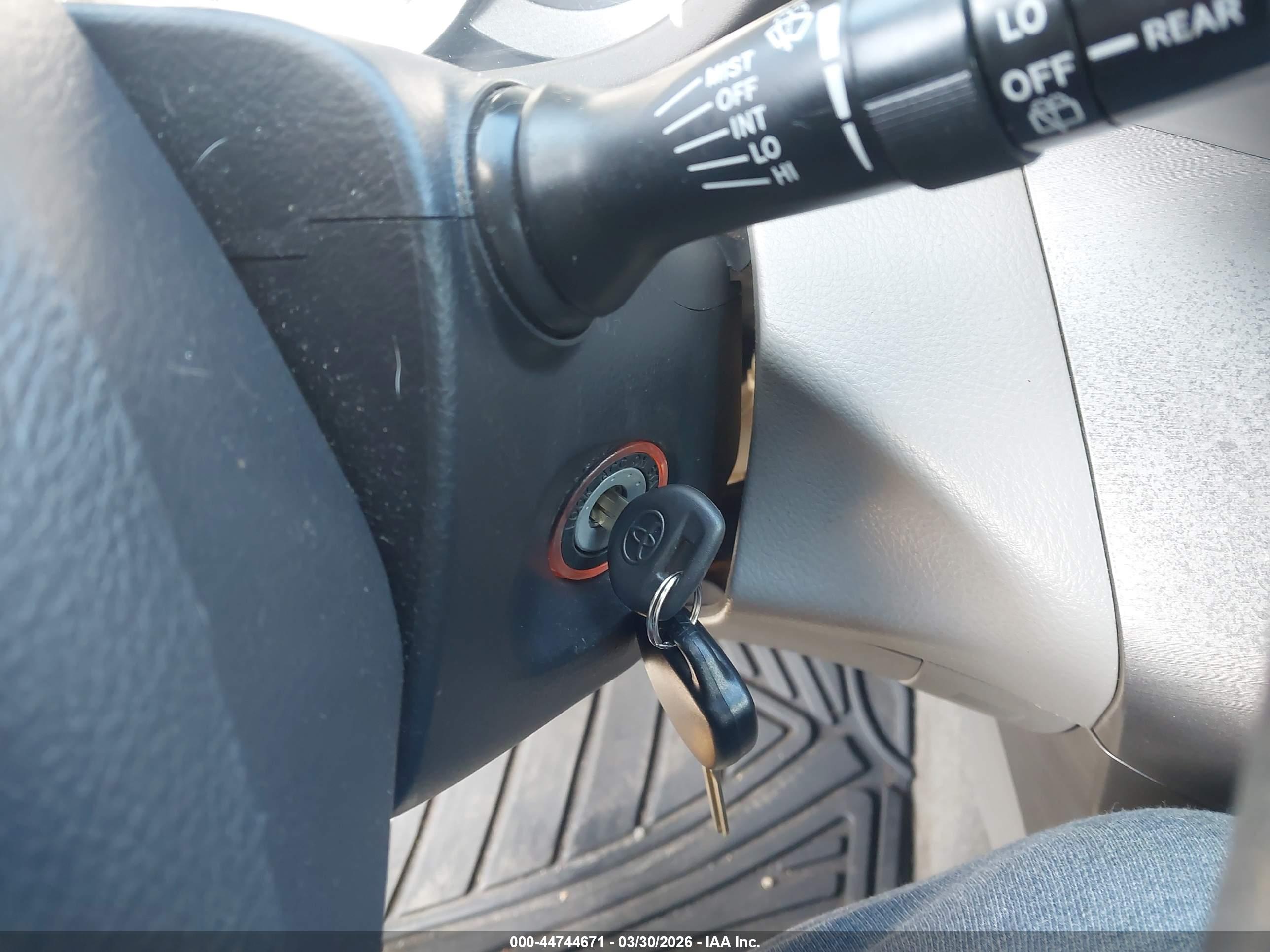 TOYOTA RAV4 image 11
