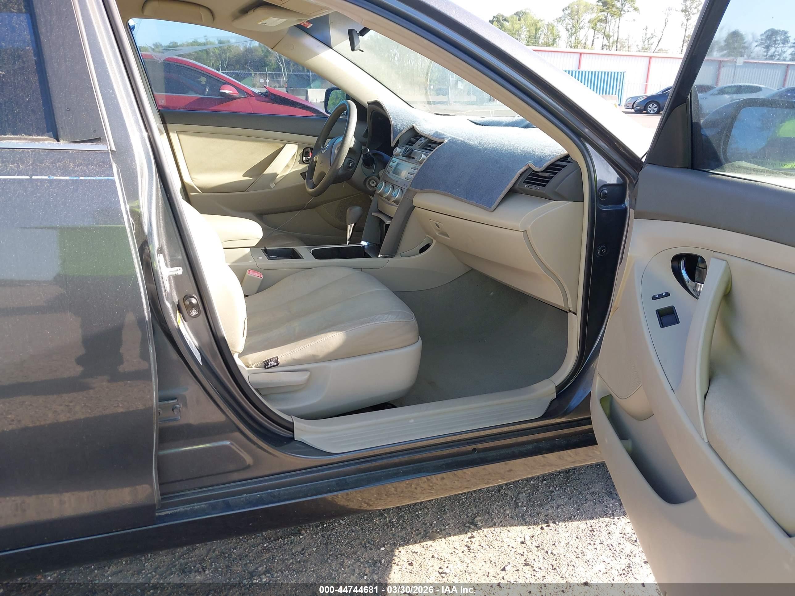 TOYOTA CAMRY image 5