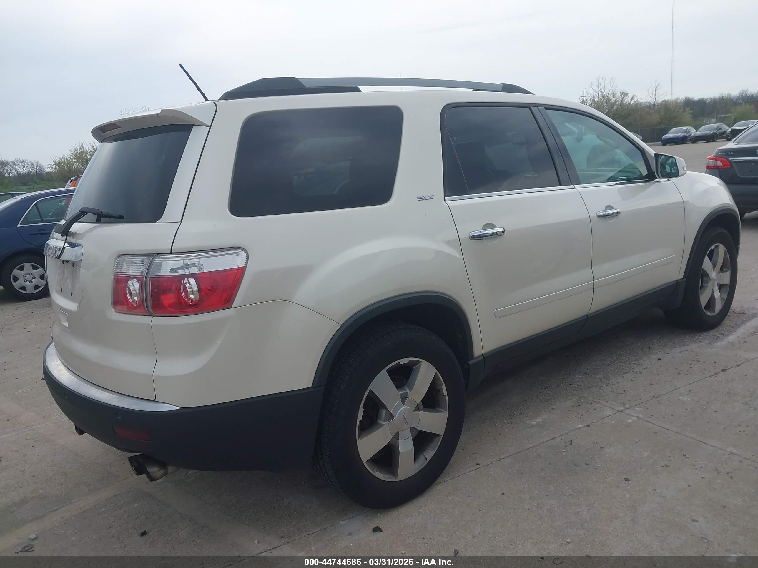 GMC ACADIA image 4