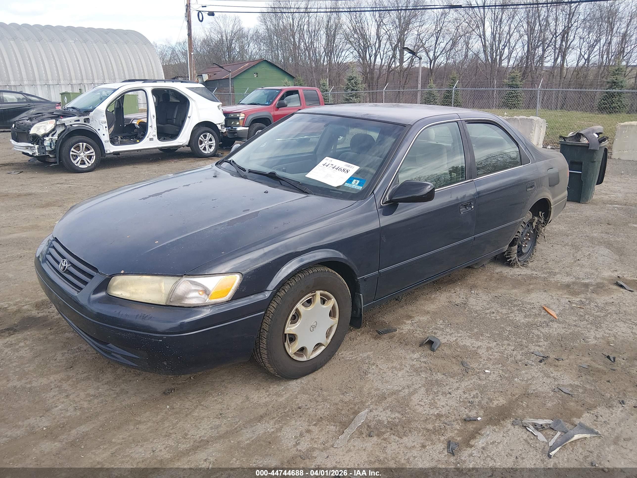 TOYOTA CAMRY image 2