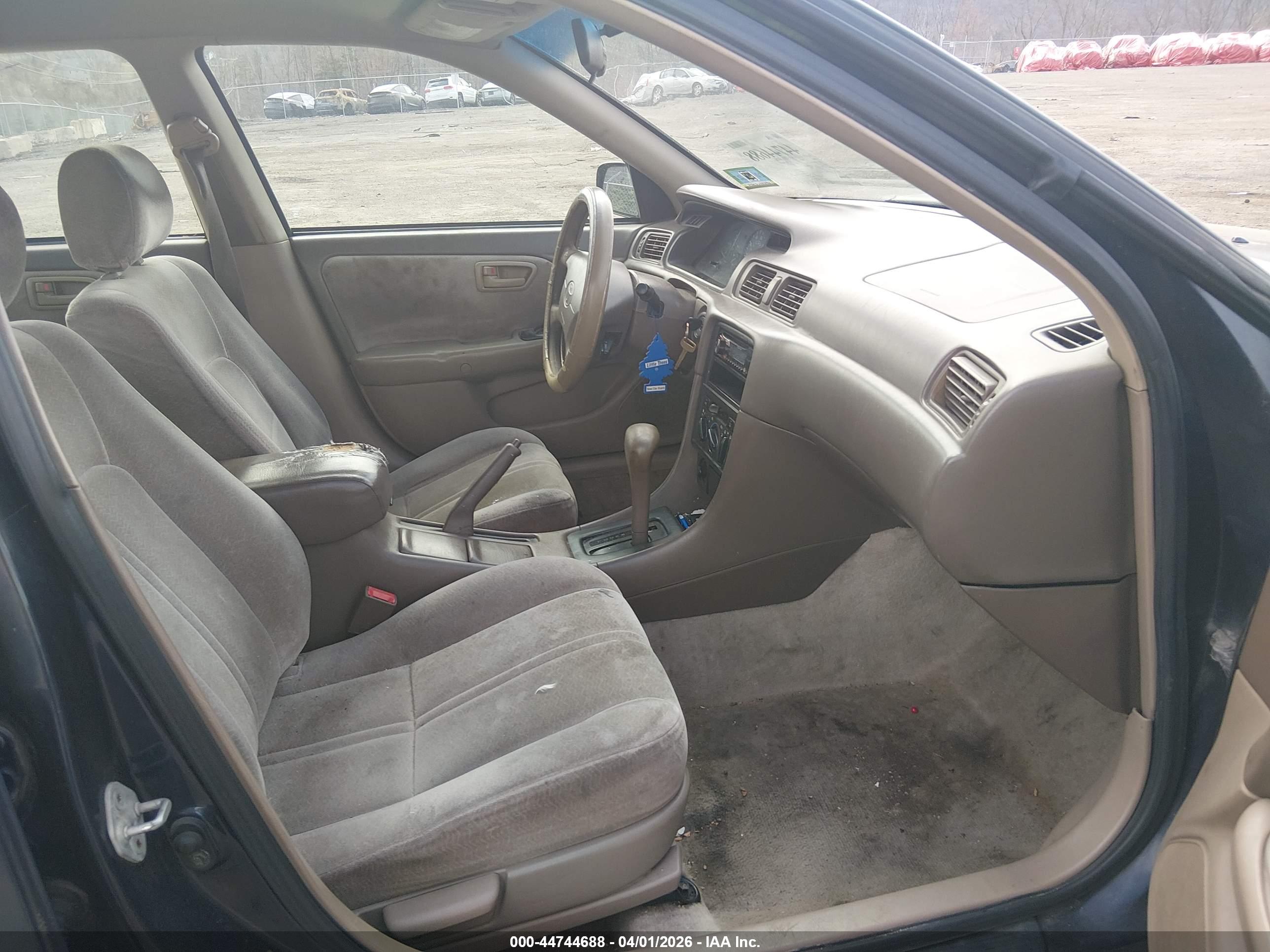 TOYOTA CAMRY image 5