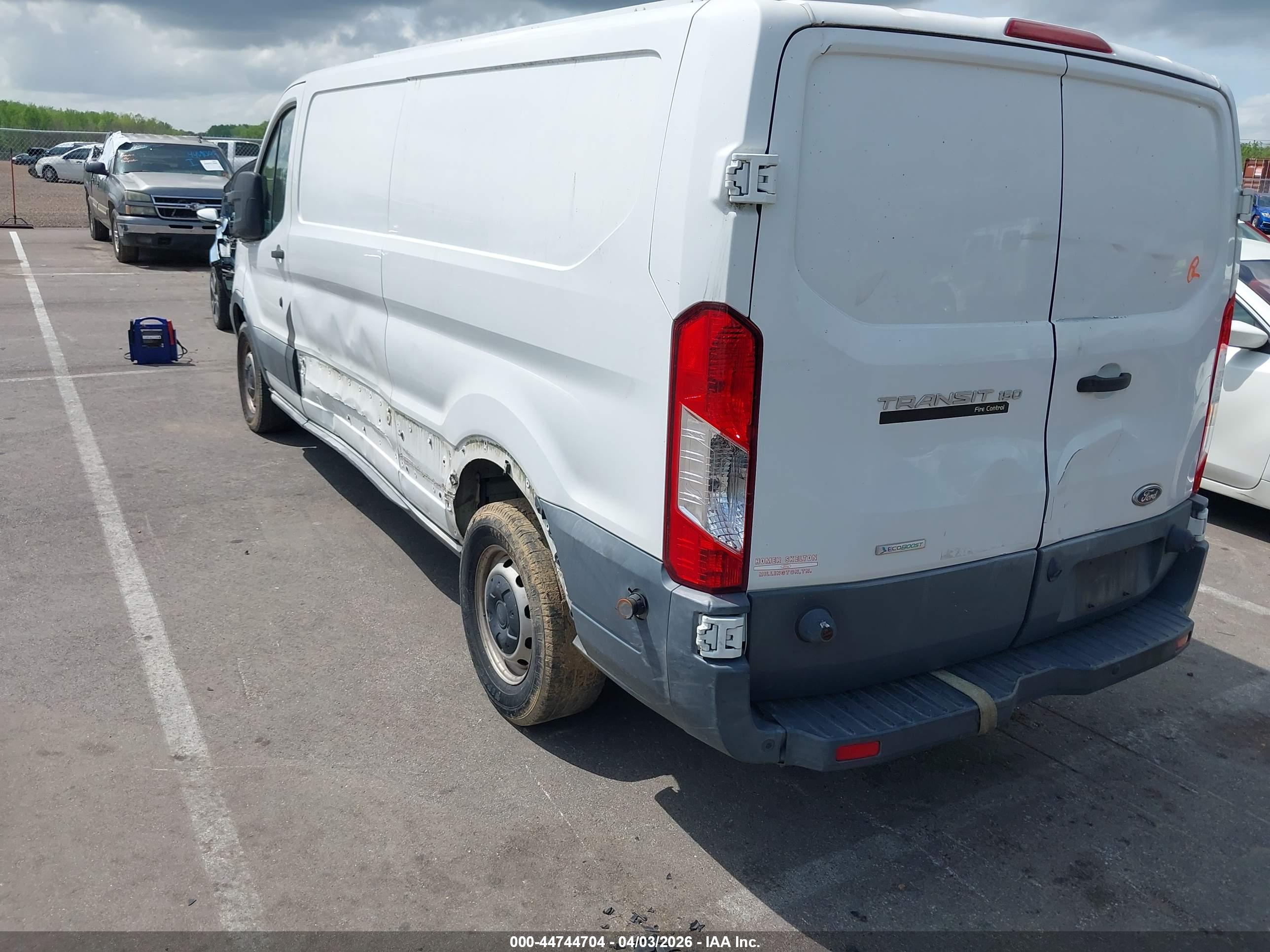 FORD TRANSIT-150 image 3