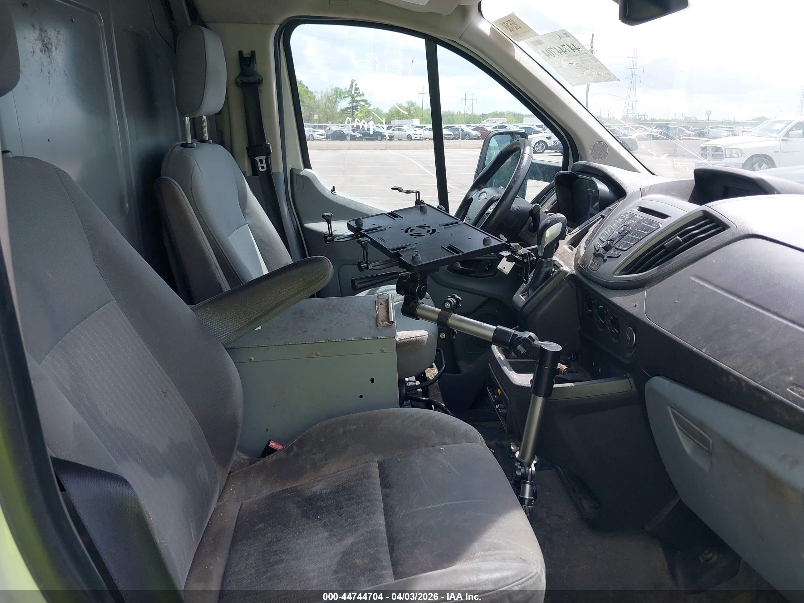 FORD TRANSIT-150 image 5
