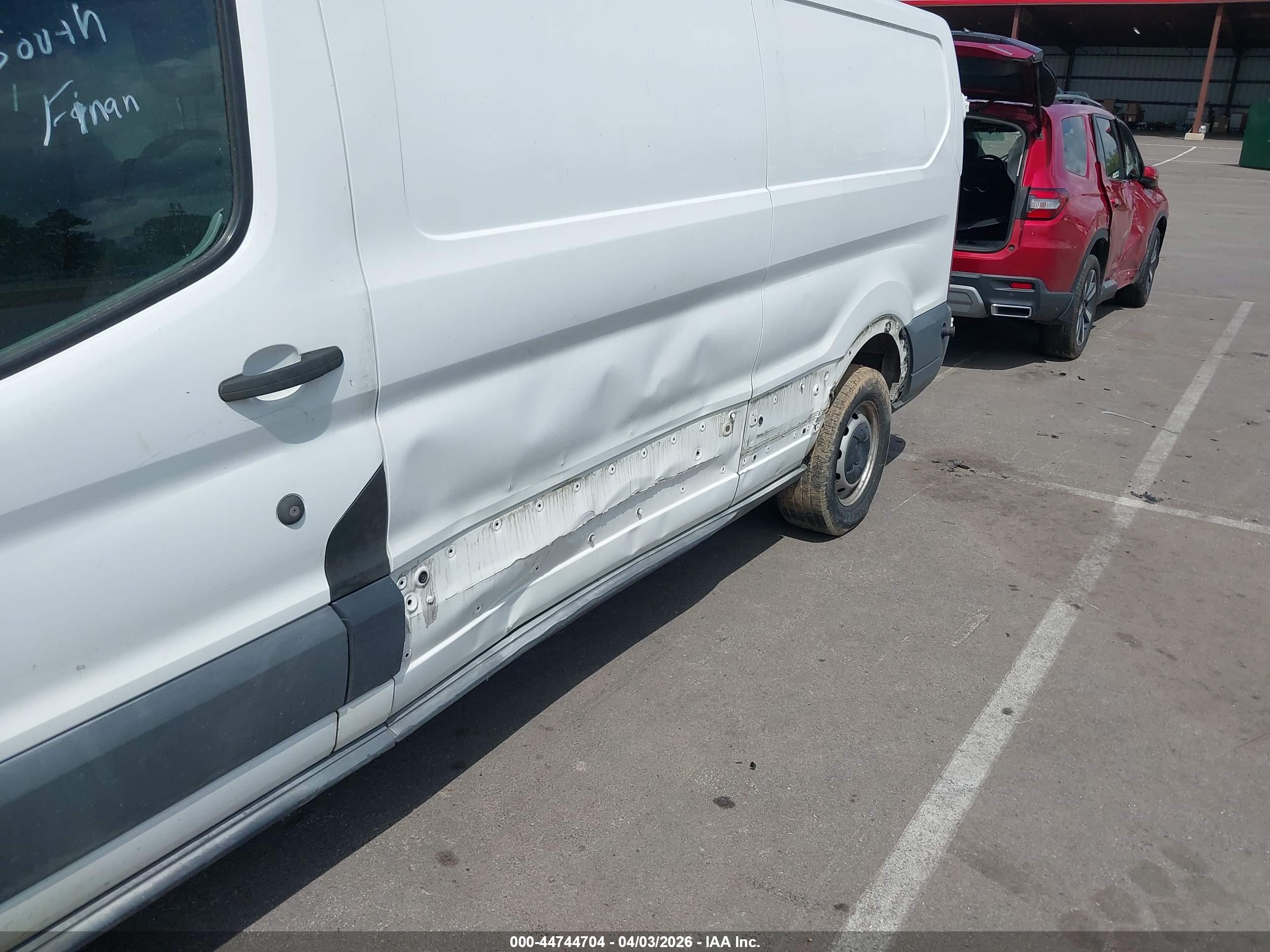 FORD TRANSIT-150 image 6
