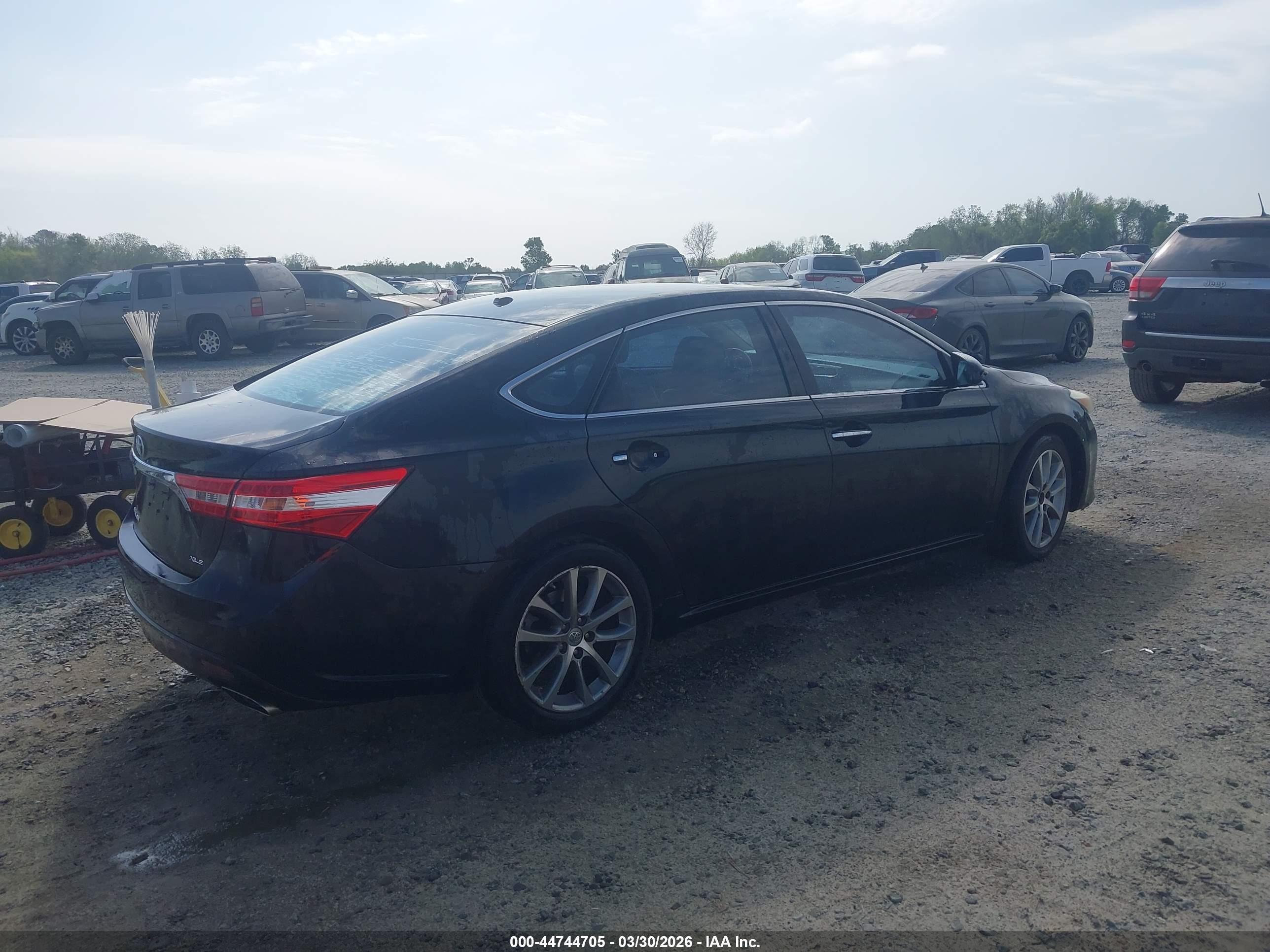 TOYOTA AVALON image 4