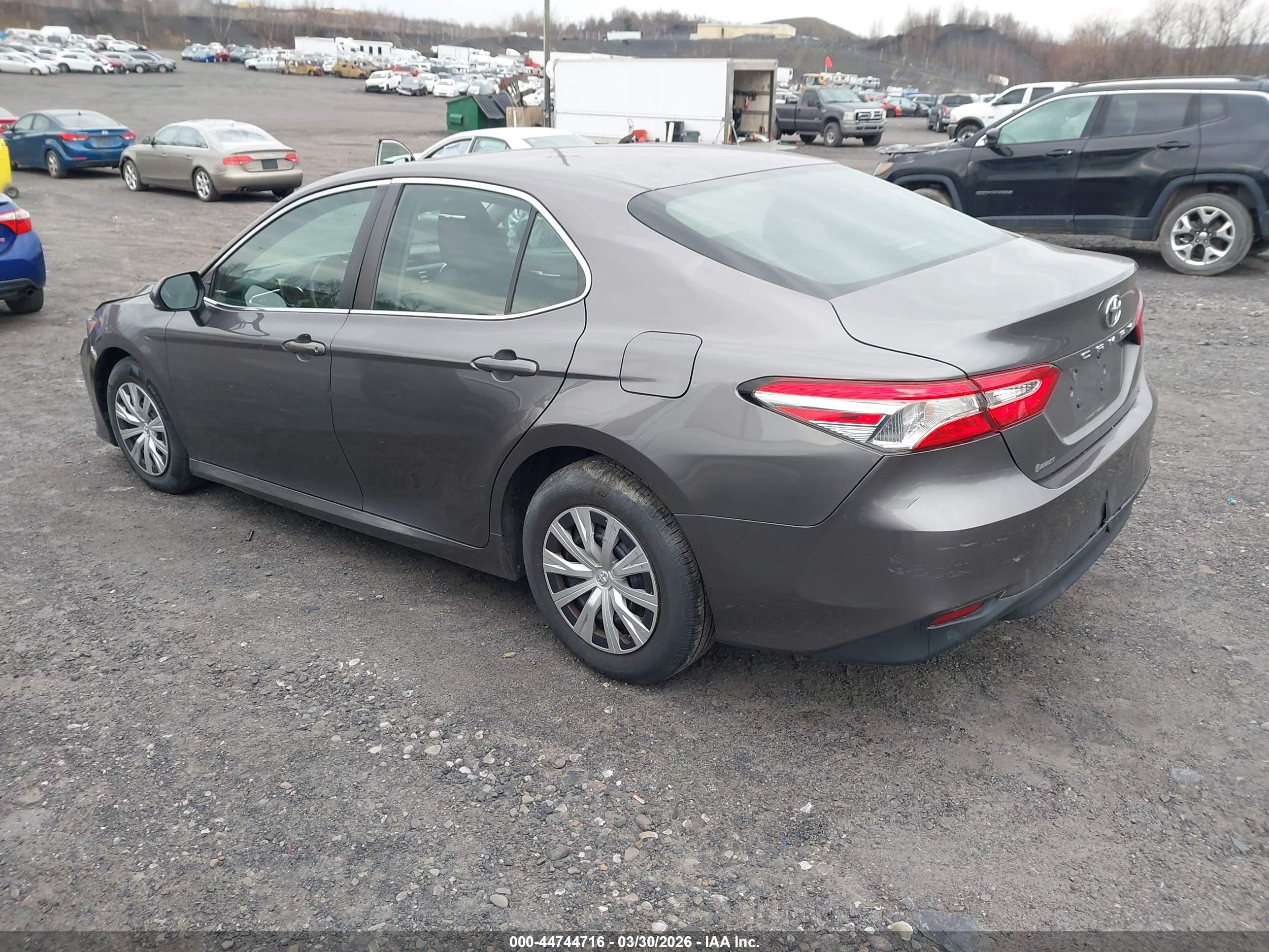 TOYOTA CAMRY image 3