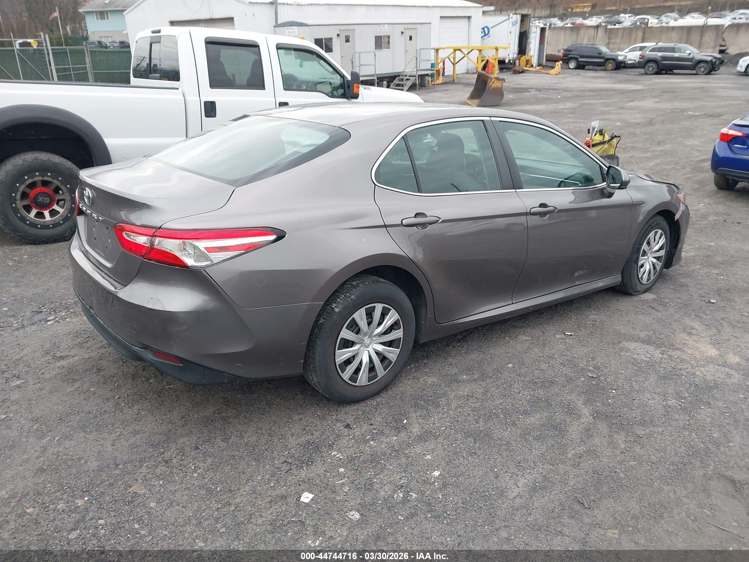 TOYOTA CAMRY image 4
