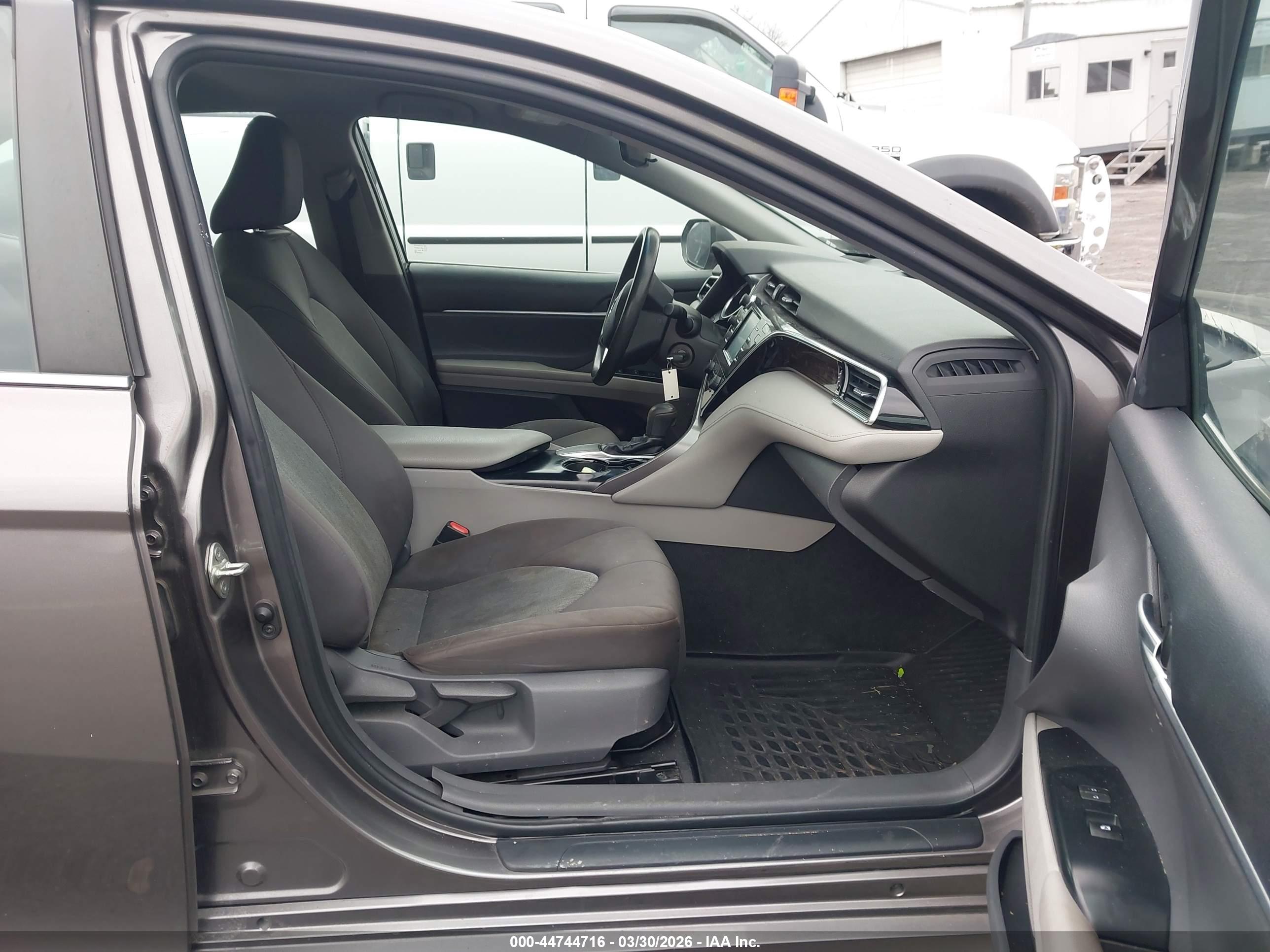 TOYOTA CAMRY image 5