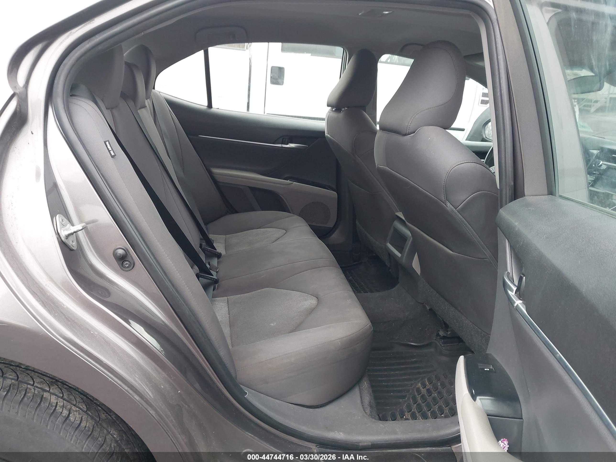 TOYOTA CAMRY image 8