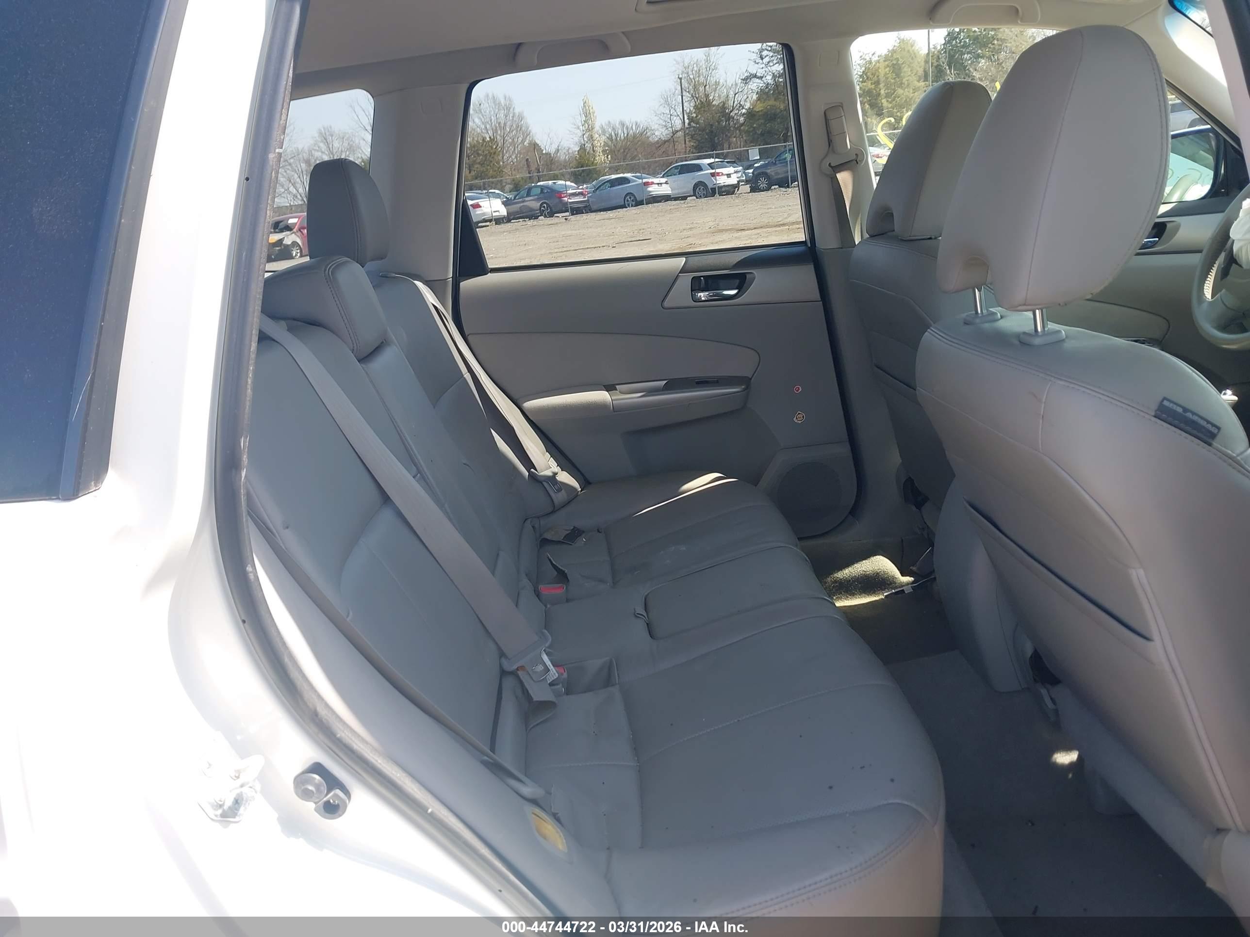 SUBARU FORESTER image 8