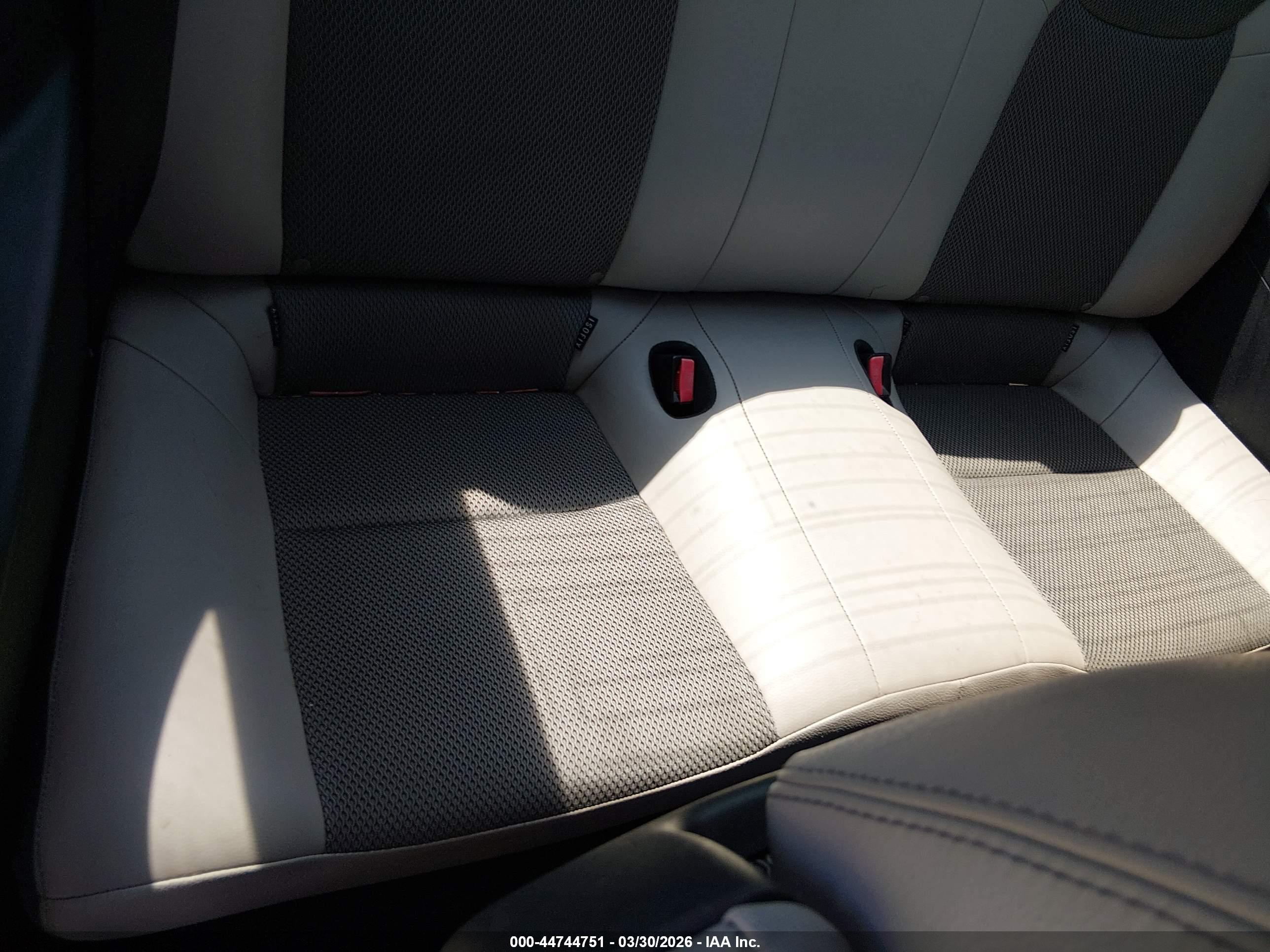 HYUNDAI GENESIS image 8