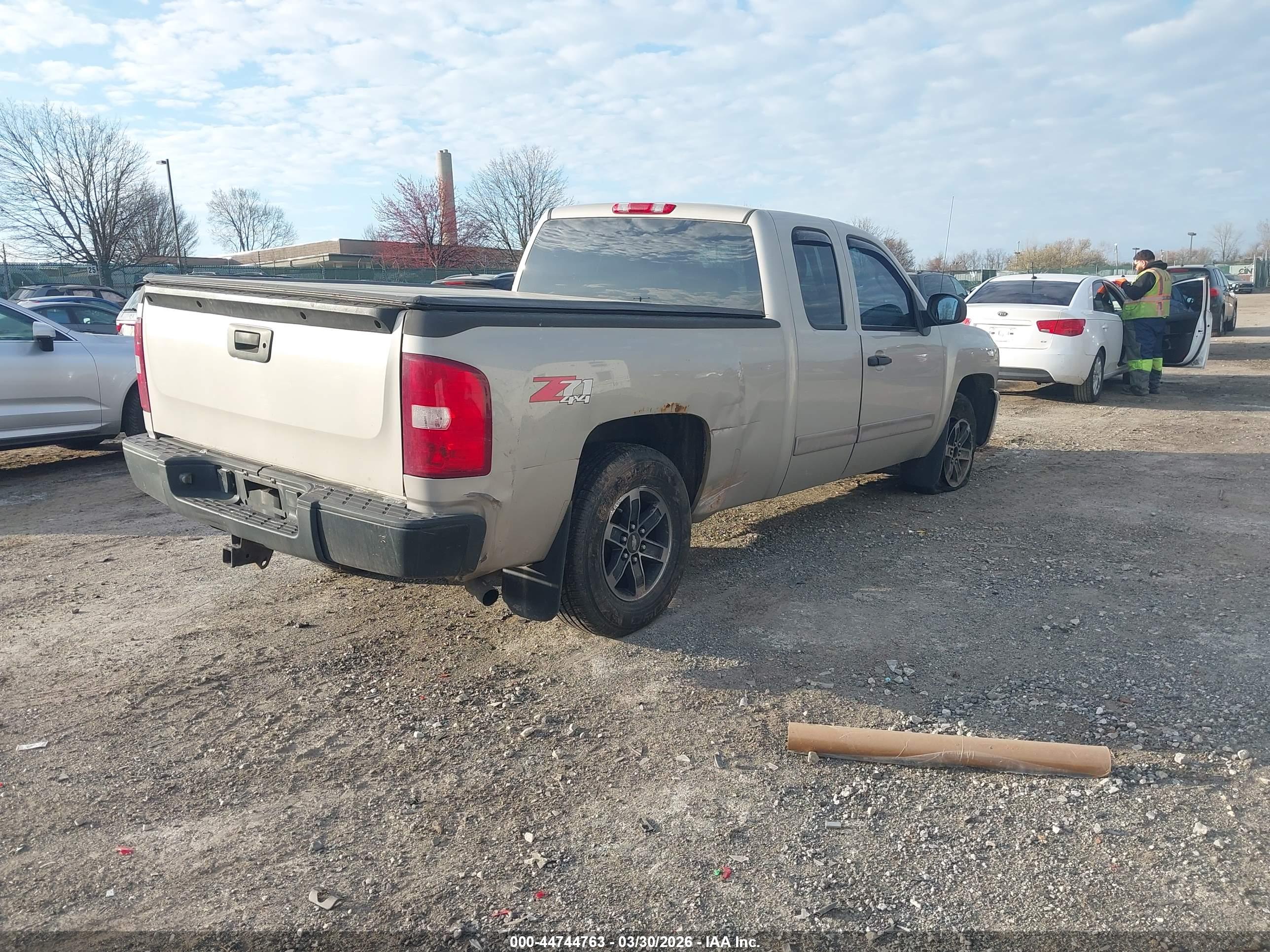 CHEVROLET SILVERADO image 4