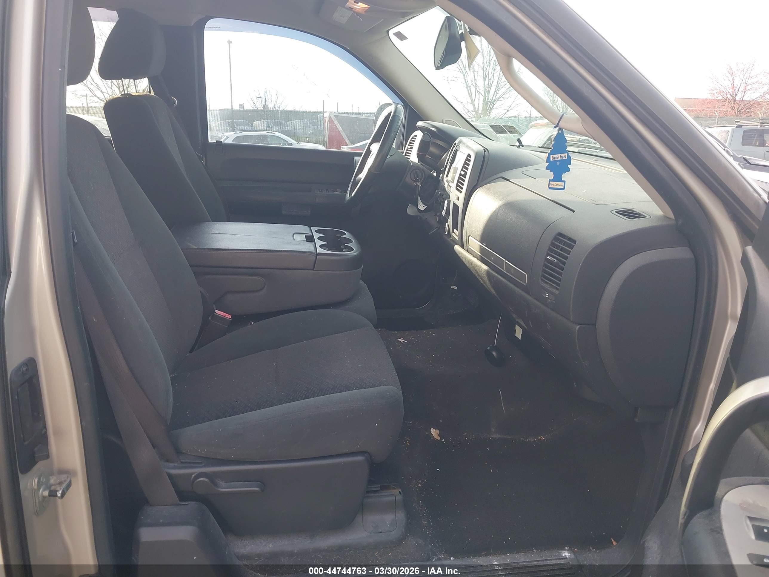 CHEVROLET SILVERADO image 5