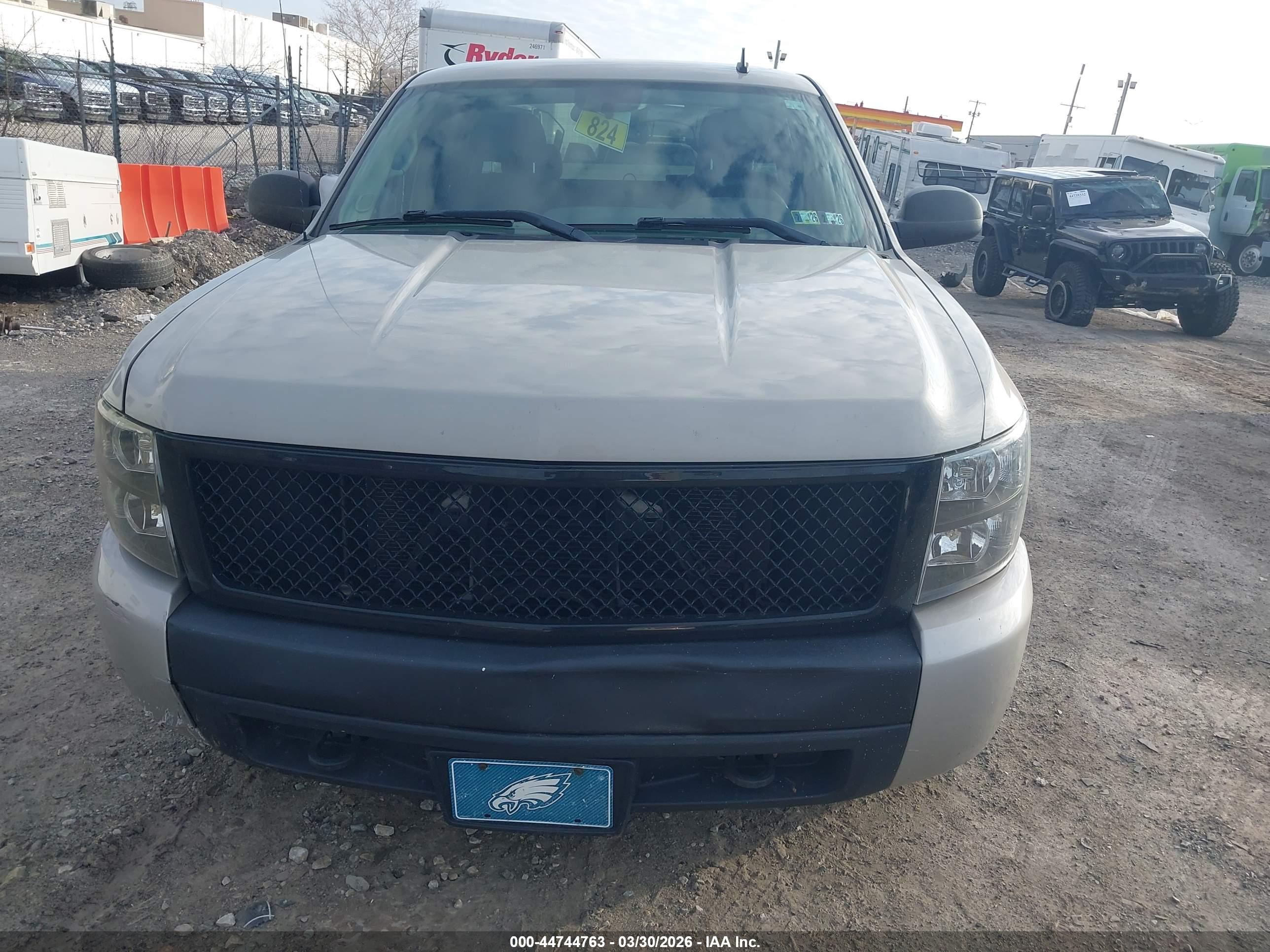 CHEVROLET SILVERADO image 6
