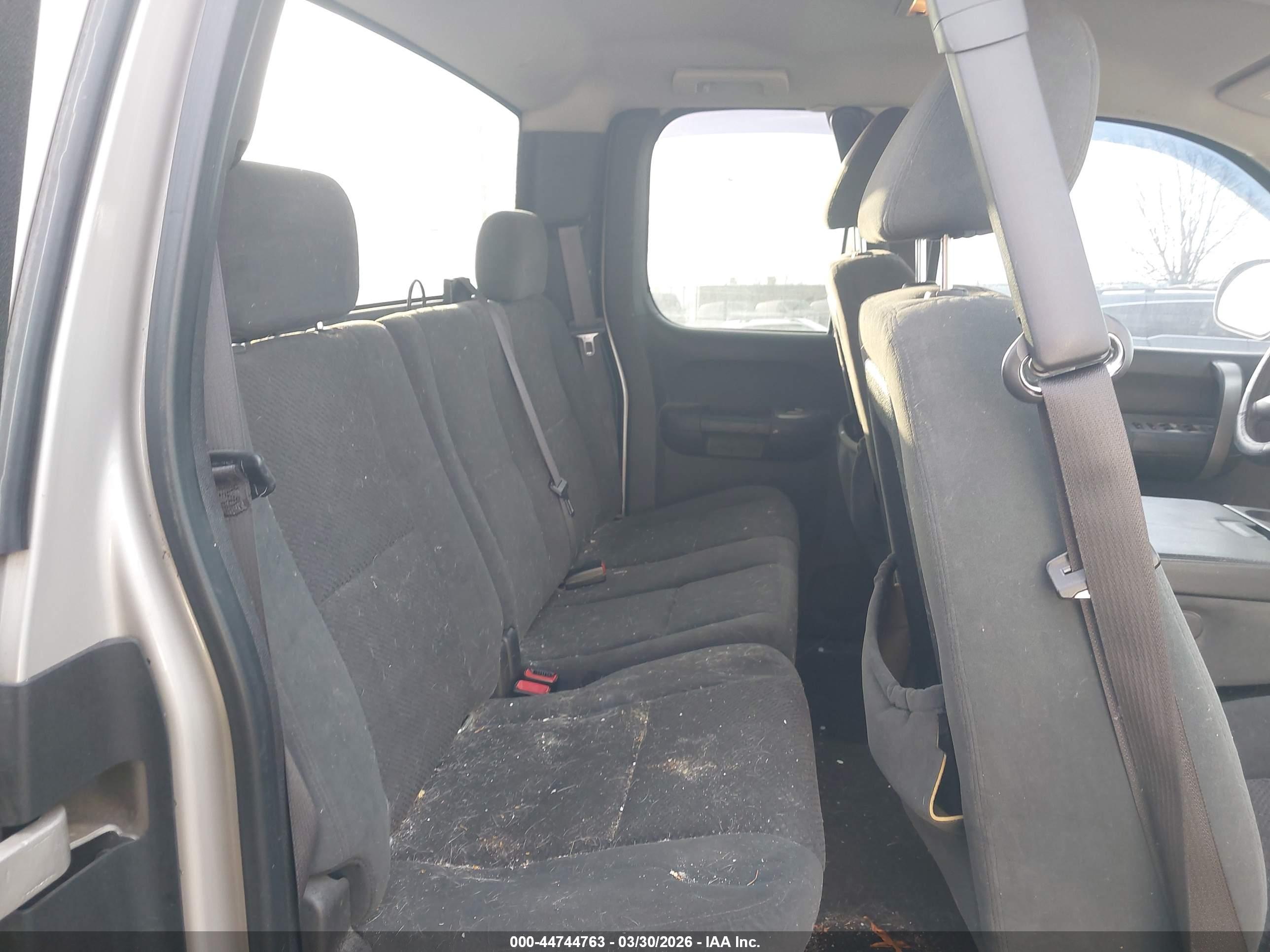 CHEVROLET SILVERADO image 8