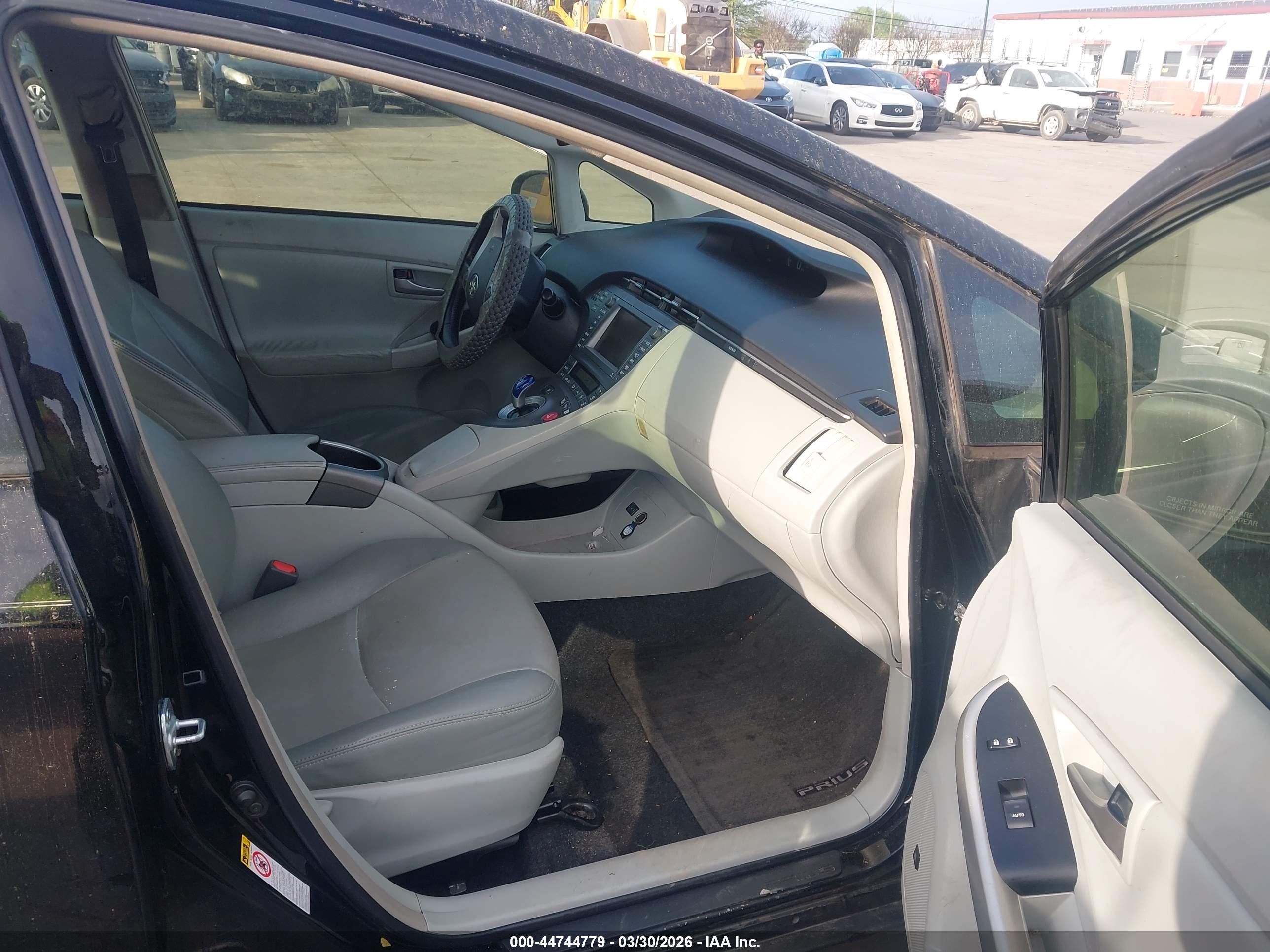 TOYOTA PRIUS image 5