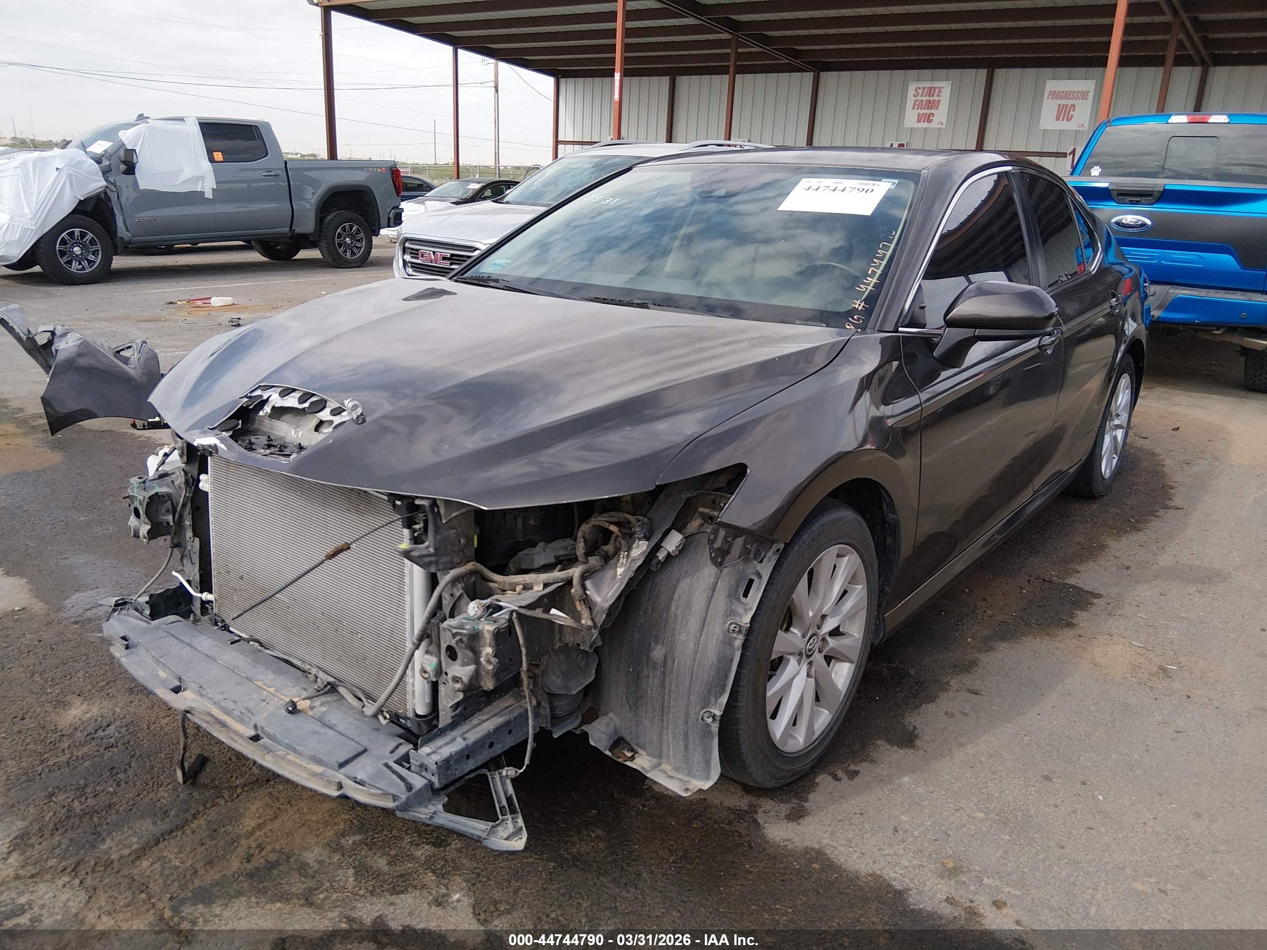 TOYOTA CAMRY image 2