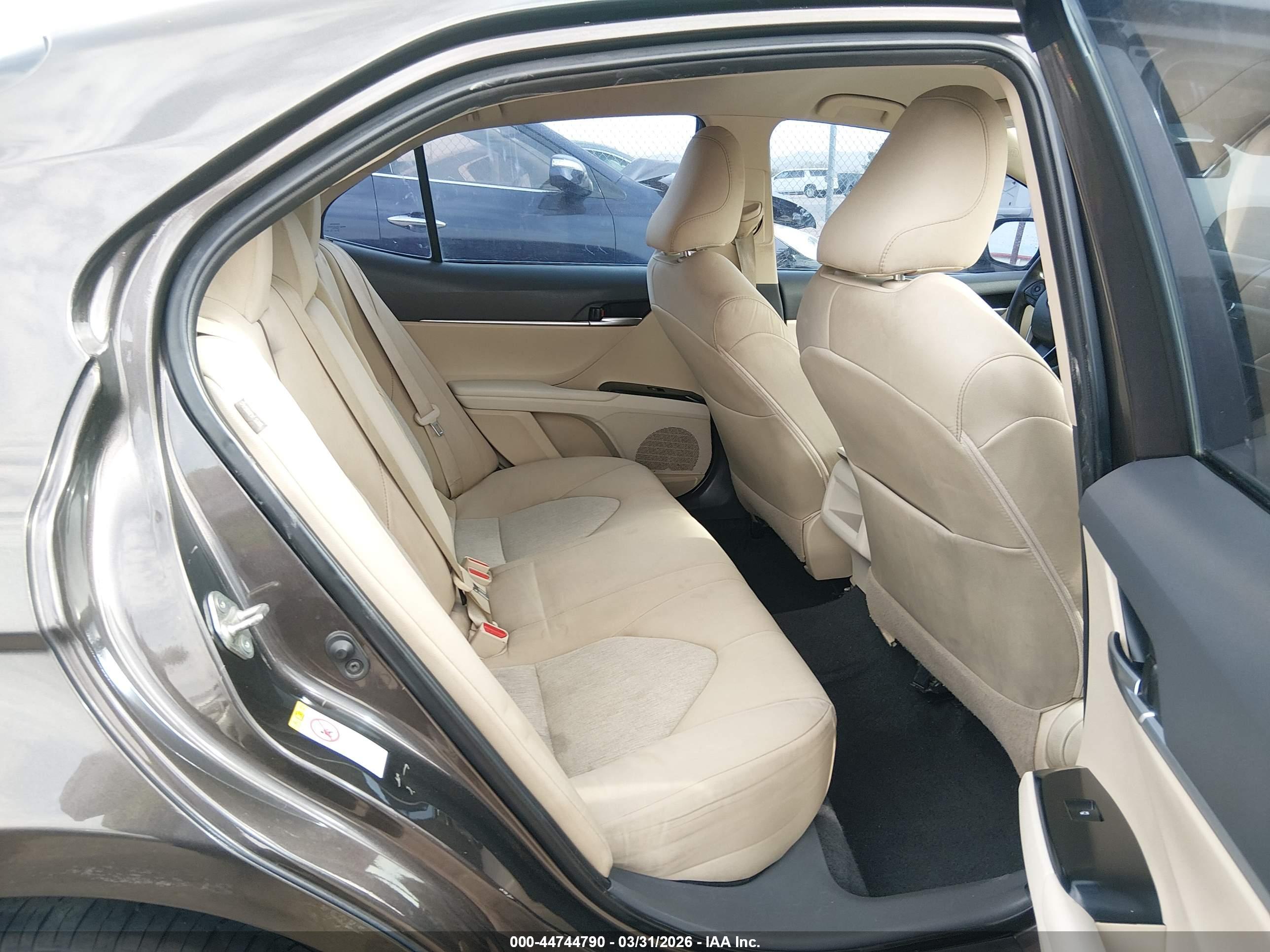 TOYOTA CAMRY image 8
