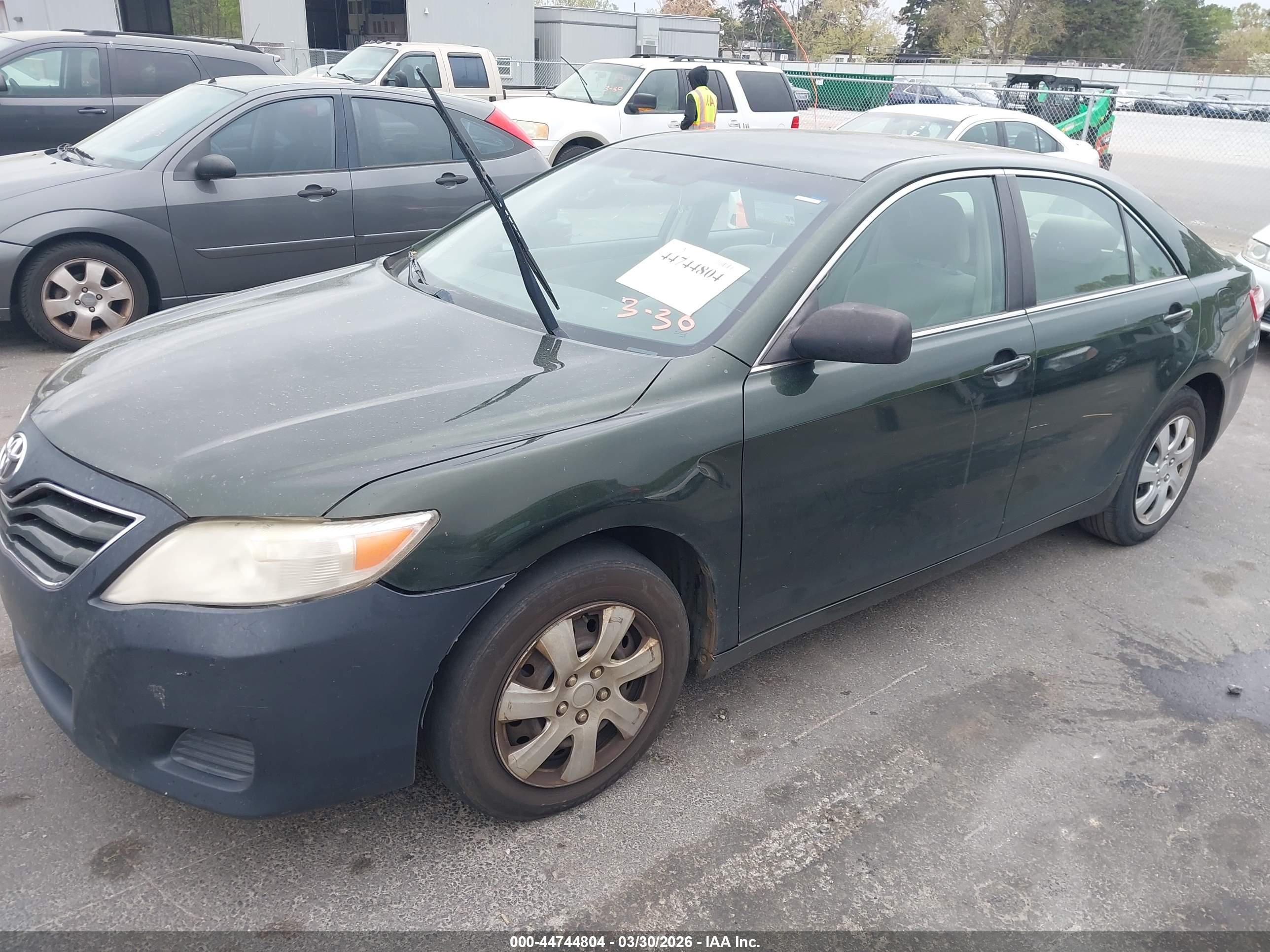 TOYOTA CAMRY image 2
