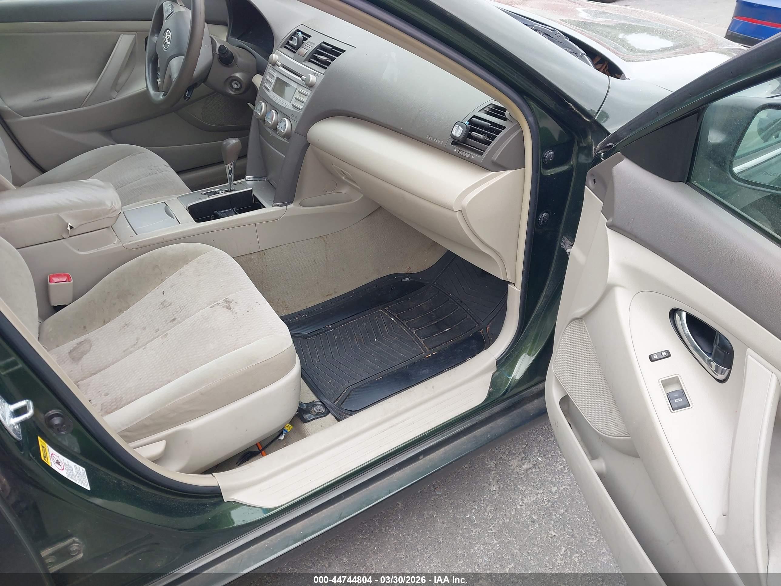 TOYOTA CAMRY image 5