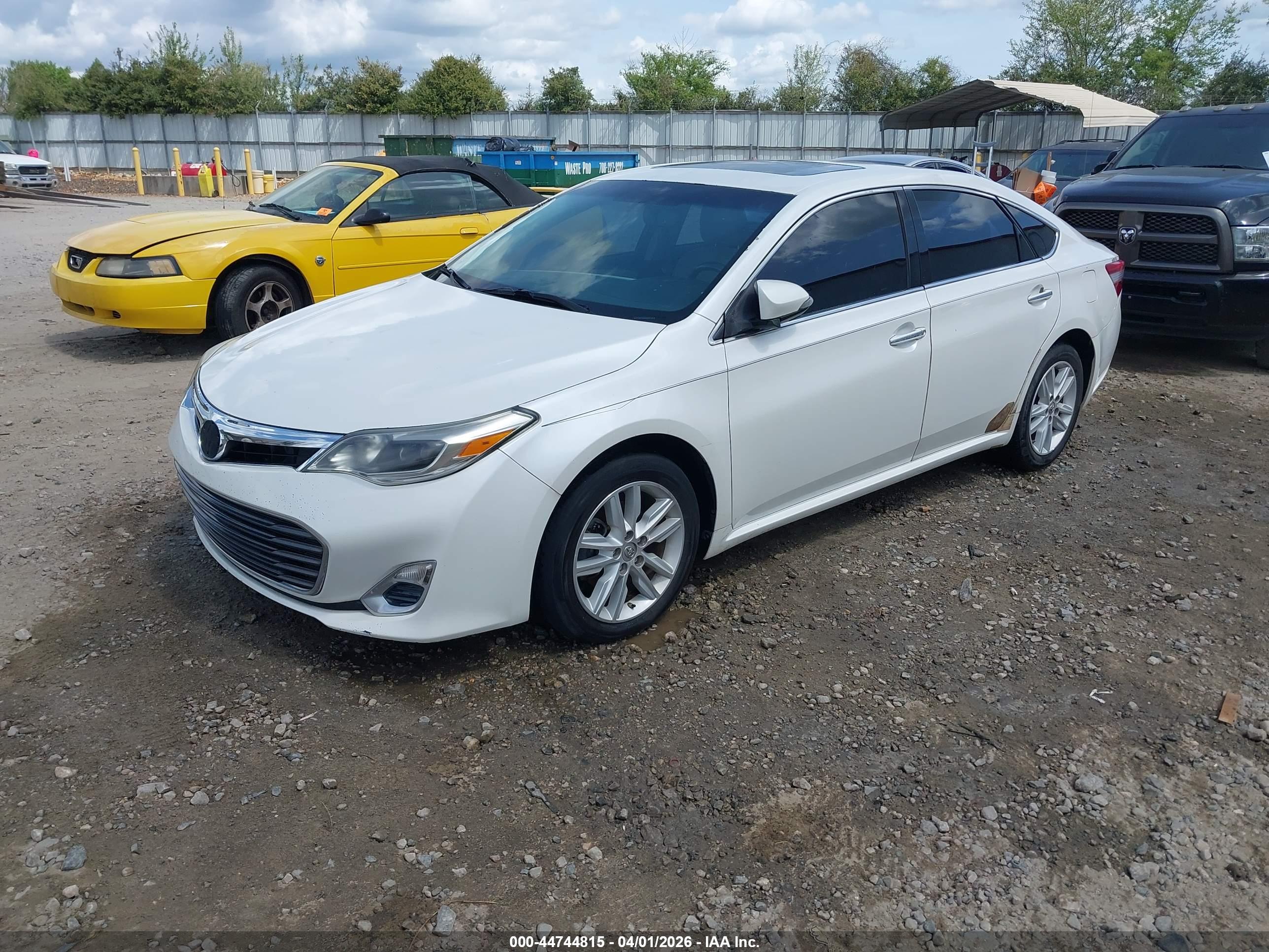 TOYOTA AVALON image 2