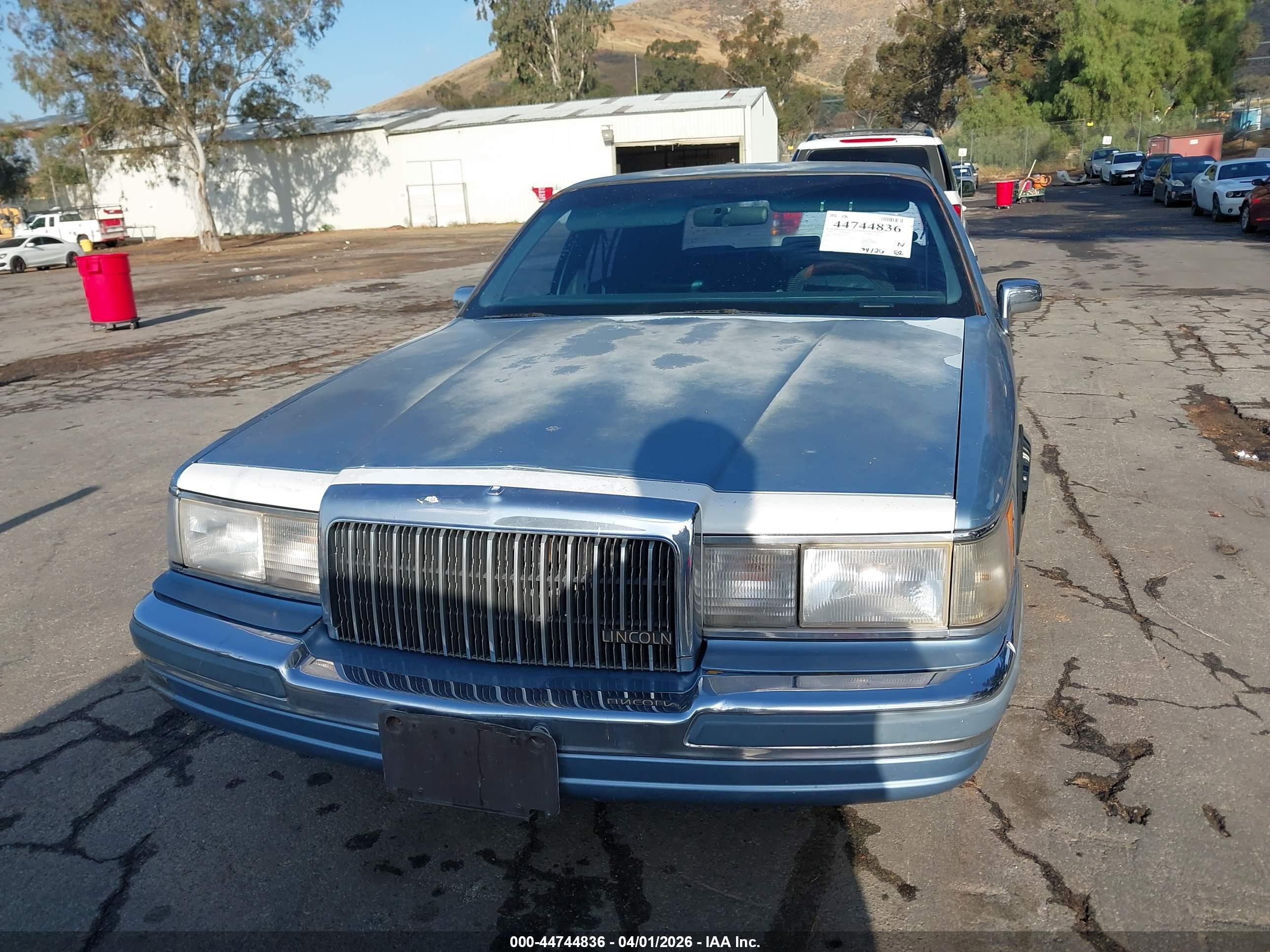 LINCOLN TOWN image 6