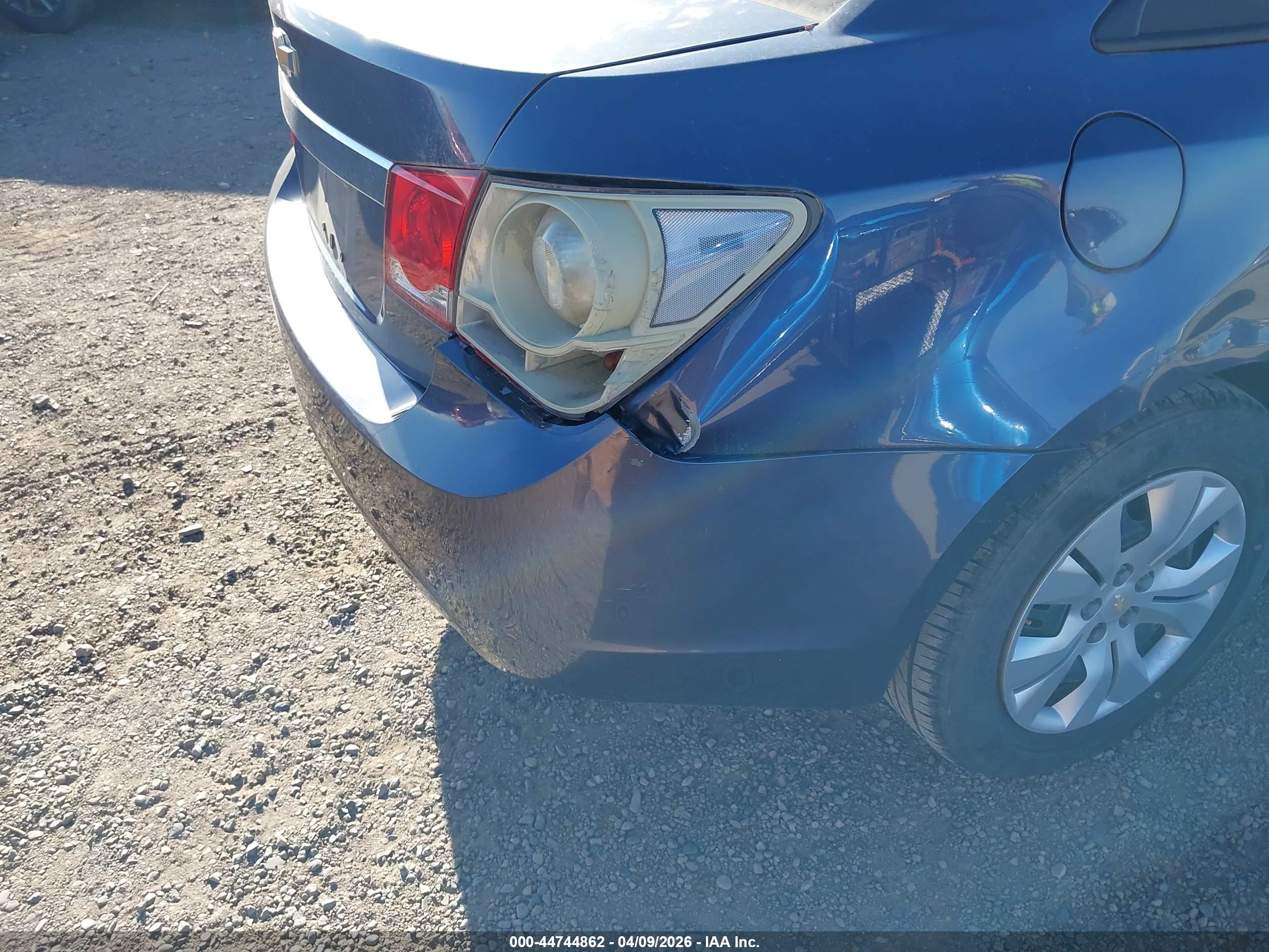 CHEVROLET CRUZE image 6