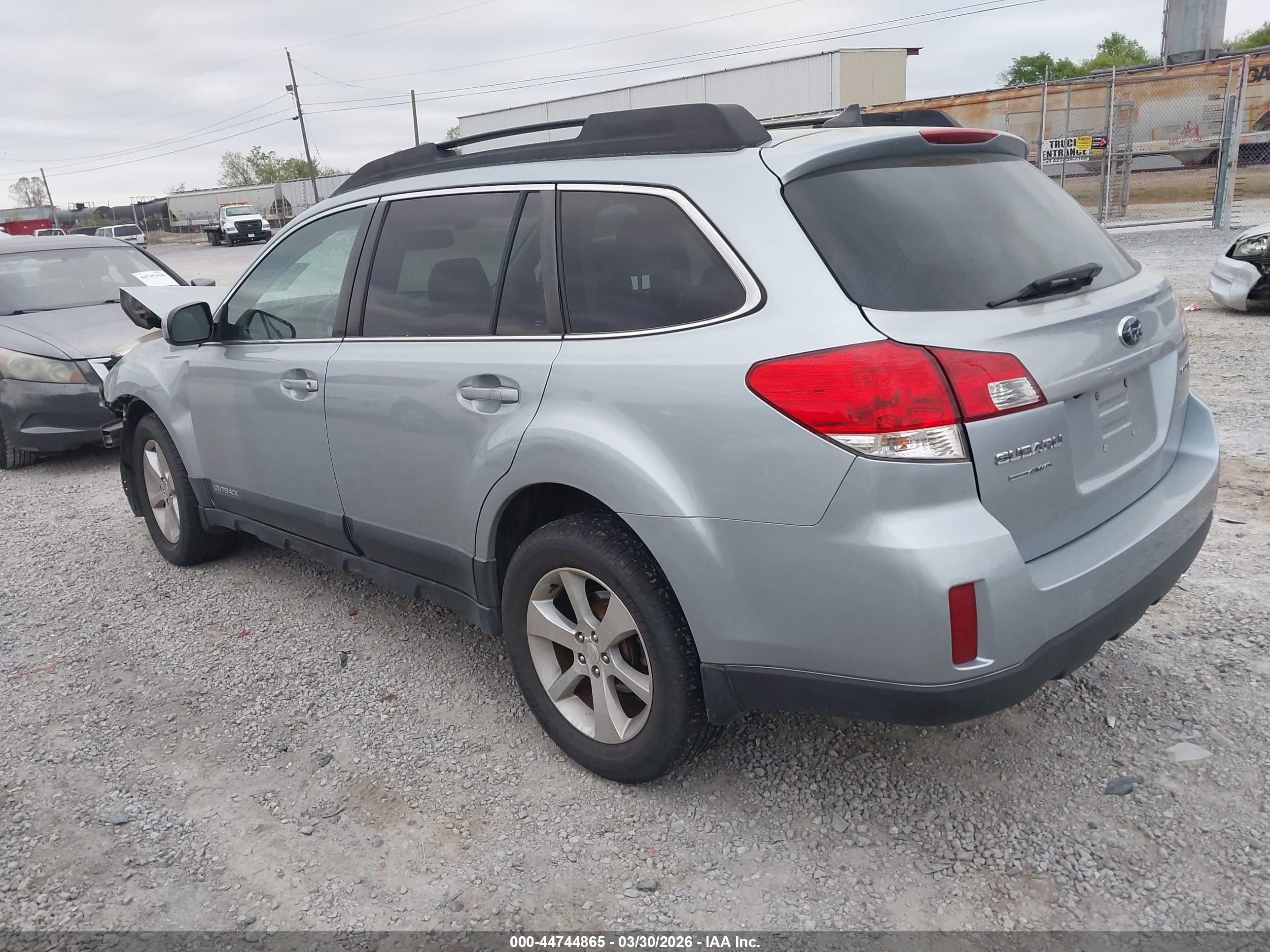 SUBARU OUTBACK image 3