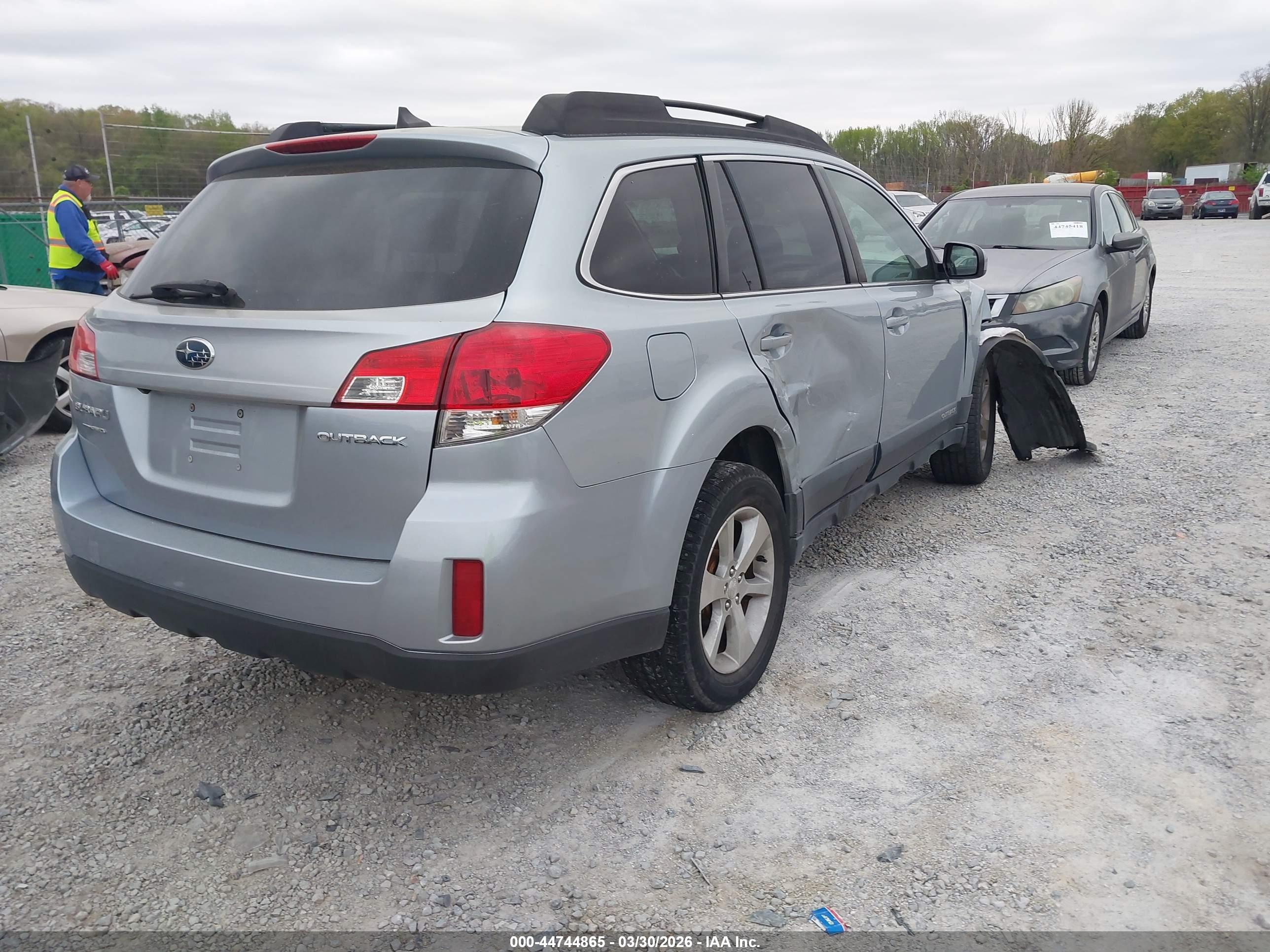 SUBARU OUTBACK image 4