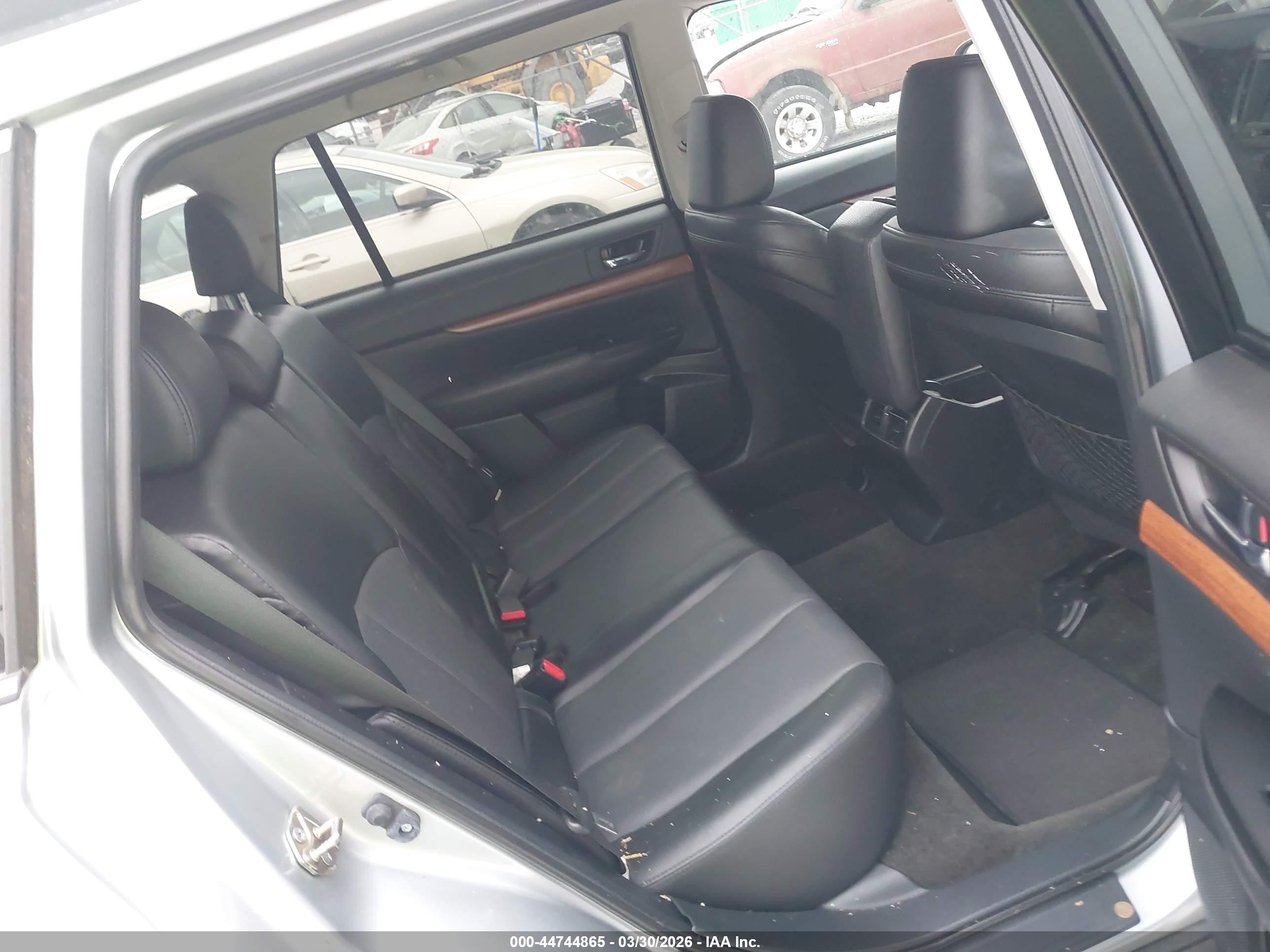 SUBARU OUTBACK image 8