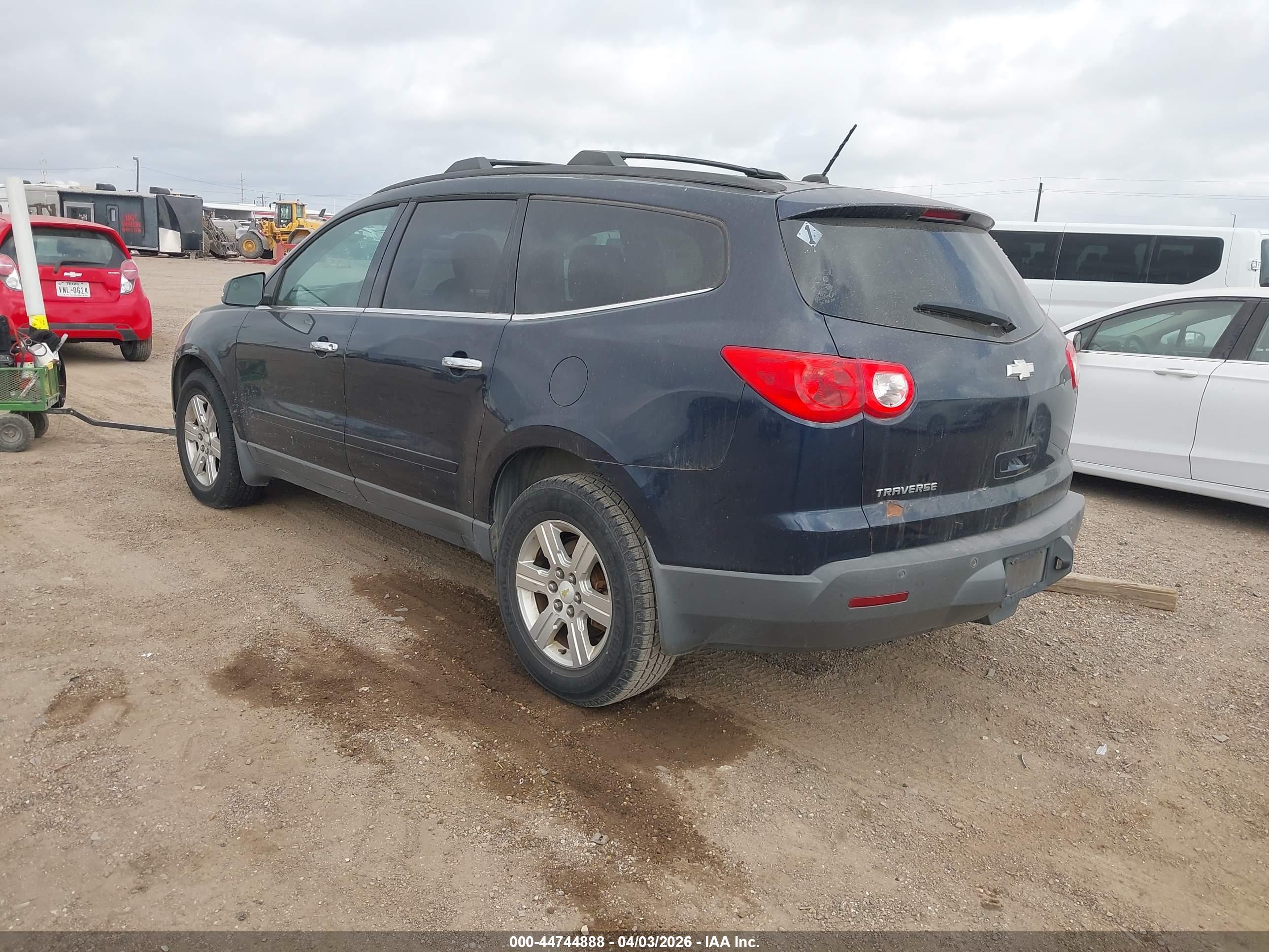 CHEVROLET TRAVERSE image 3