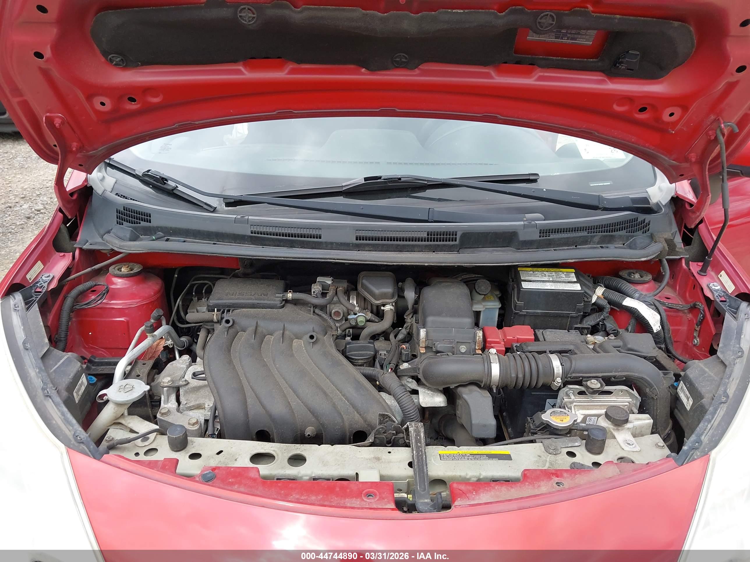 NISSAN VERSA image 10