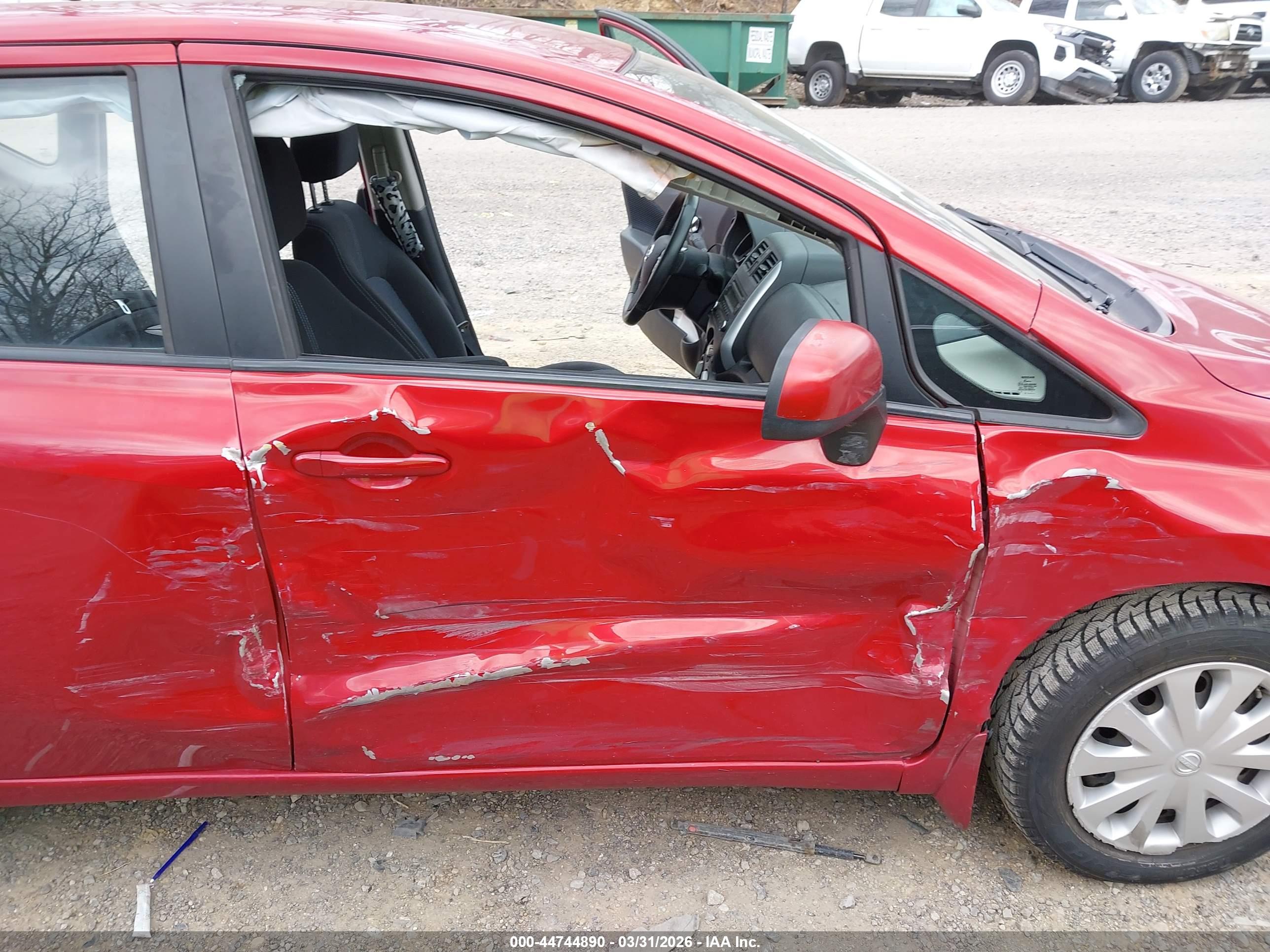 NISSAN VERSA image 6