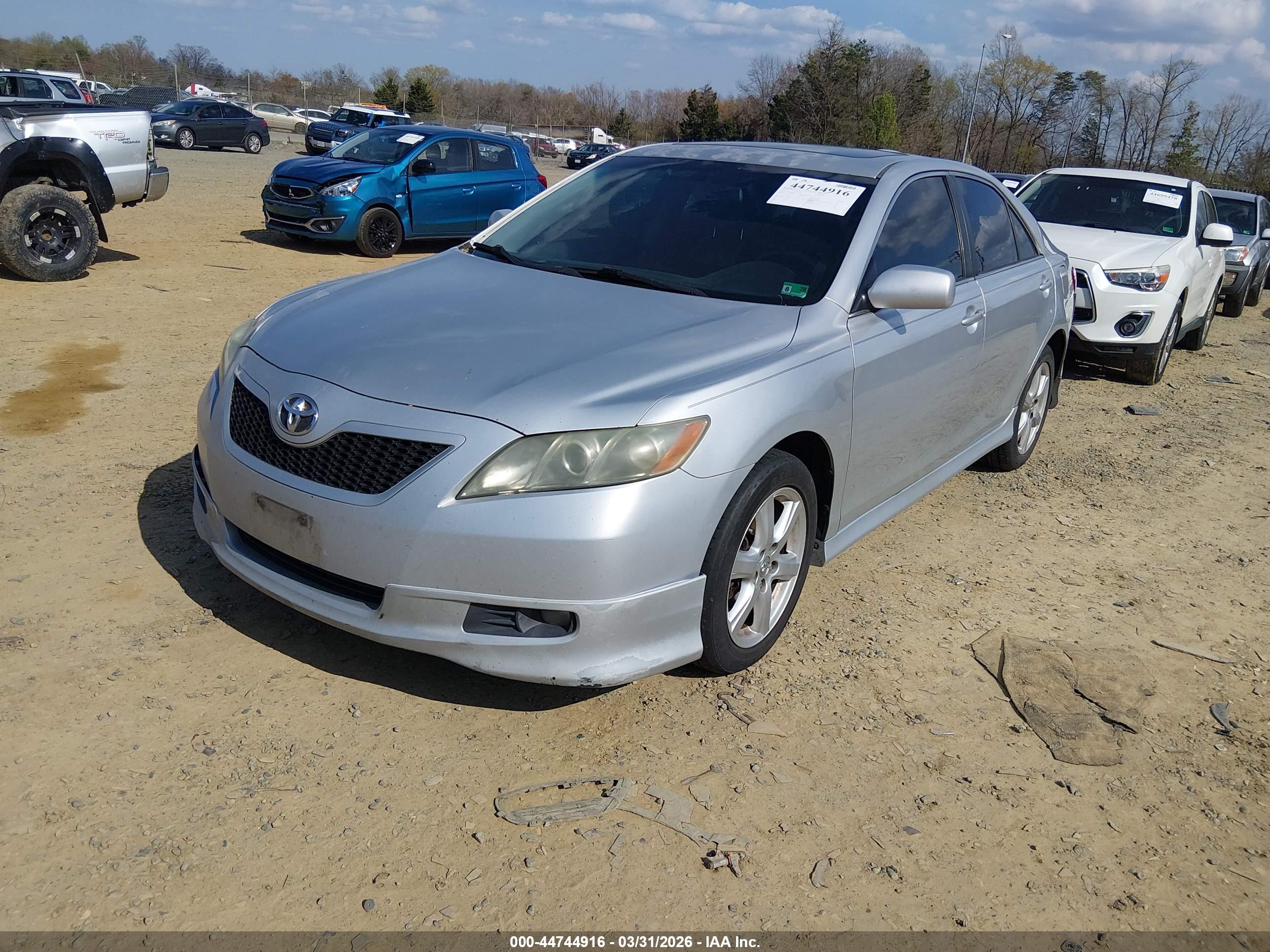 TOYOTA CAMRY image 2